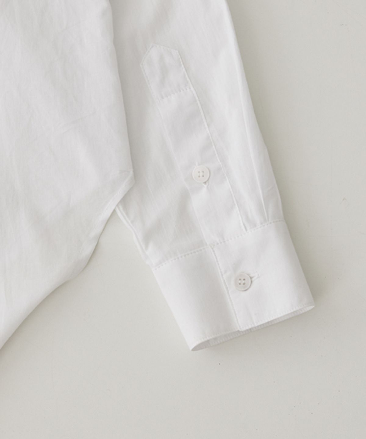 레이디 볼륨(LADY VOLUME) BASIC LOGO PLAY SHIRT_WHITE