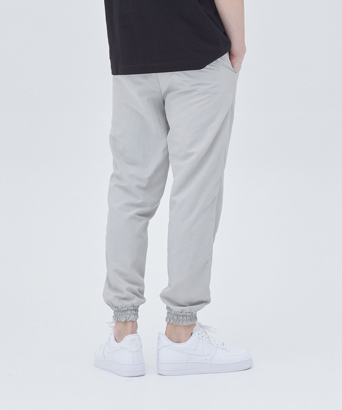세븐셀라(SEVENSELAH) [여름] 나일론 세미와이드 핀턱 조거 BEIGE GREY
