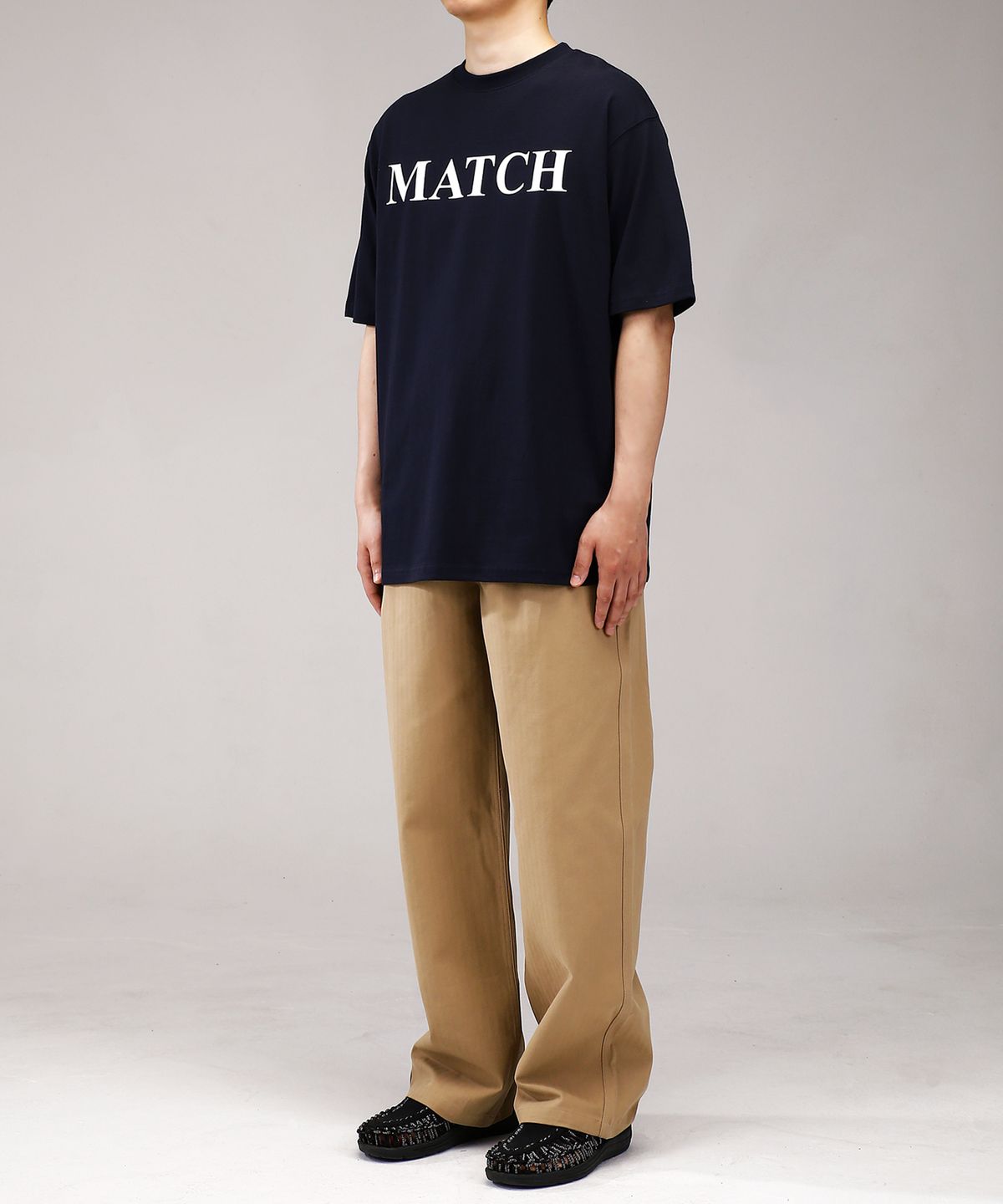 유니드가먼츠(YOUNEEDGARMENTS) MATCH 반팔 티 (네이비)