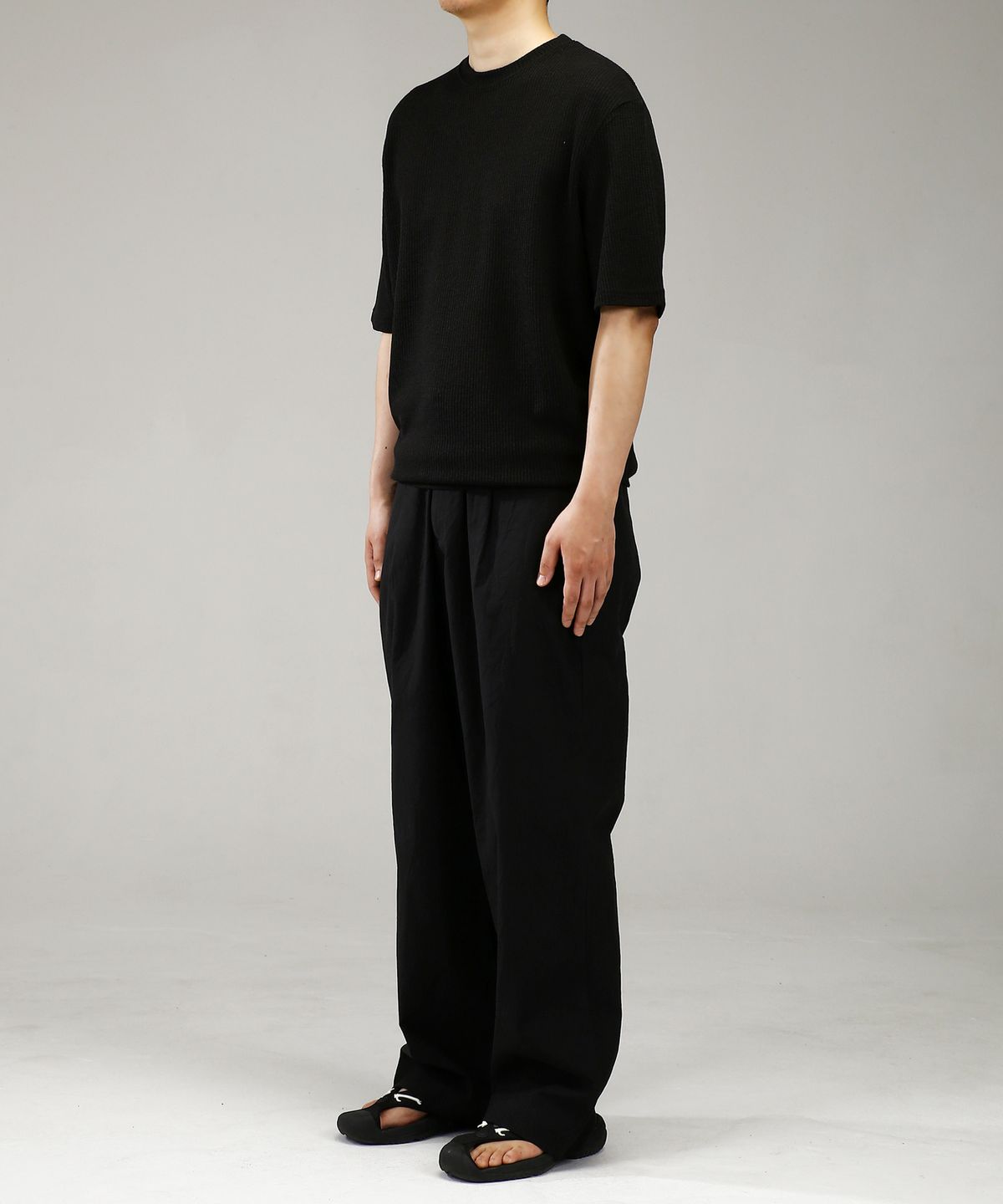 유니드가먼츠(YOUNEEDGARMENTS) 라운지 니트 티 (블랙)