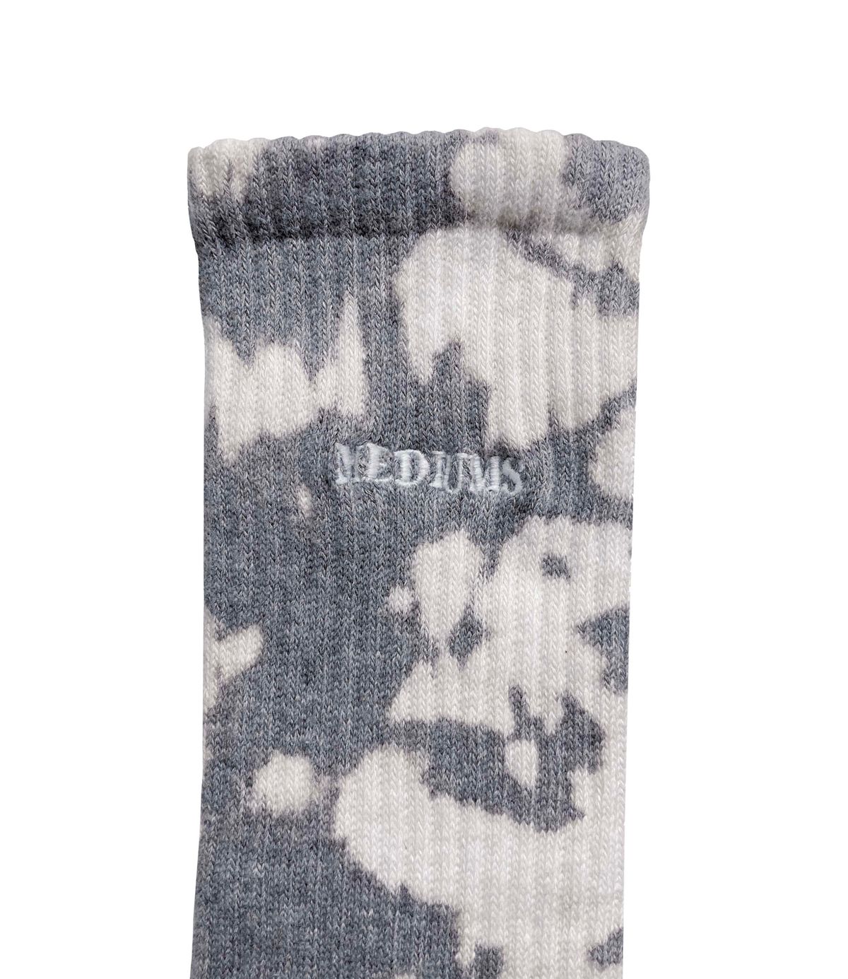 미디엄스(MEDIUMS) [3 PACK] MEDIUMS Logo Hand Bleach Tie Dye Socks - 미디엄스 로고 블리치 타이다이 양말