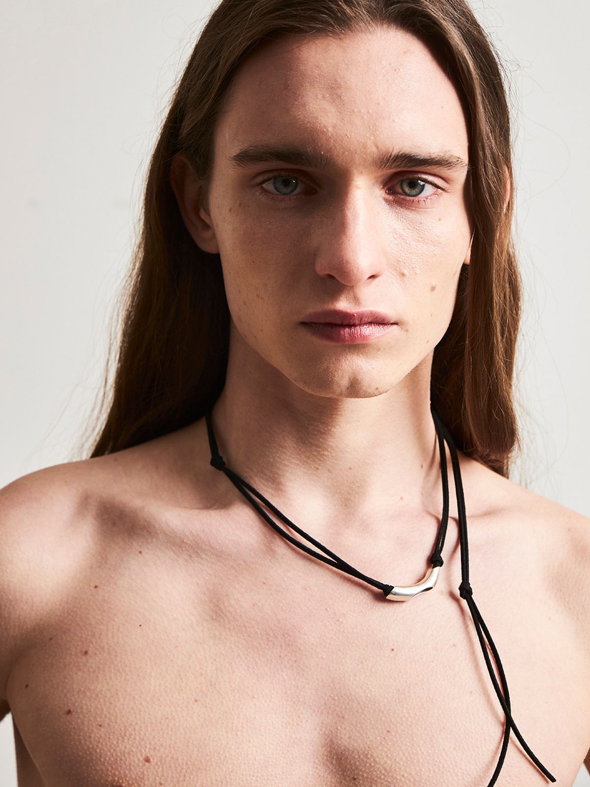 로울(LOWOOL) Black suede LOWL pendant necklace