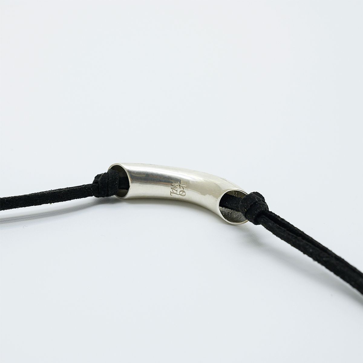 로울(LOWOOL) Black suede LOWL pendant necklace