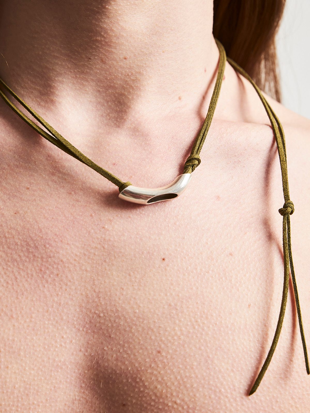 로울(LOWOOL) Khaki suede LOWL pendant necklace