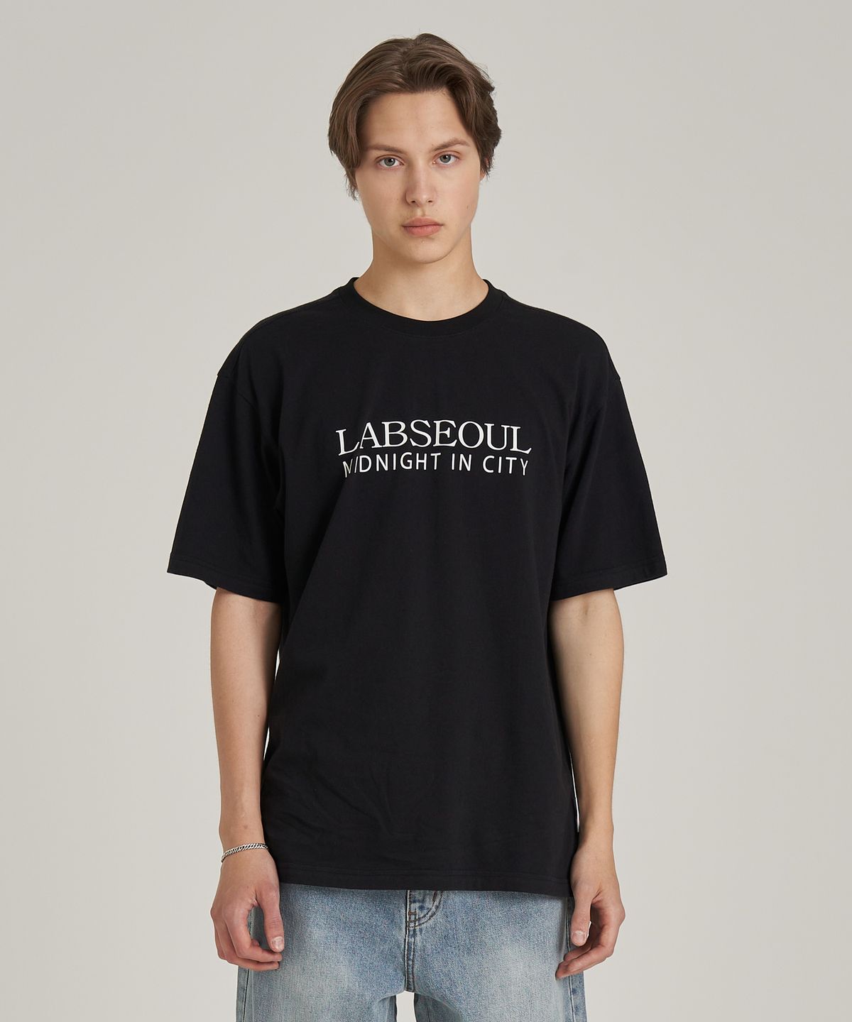 랩원오원(LAB101) 라이트 레터링 로고 티셔츠 (BLACK)