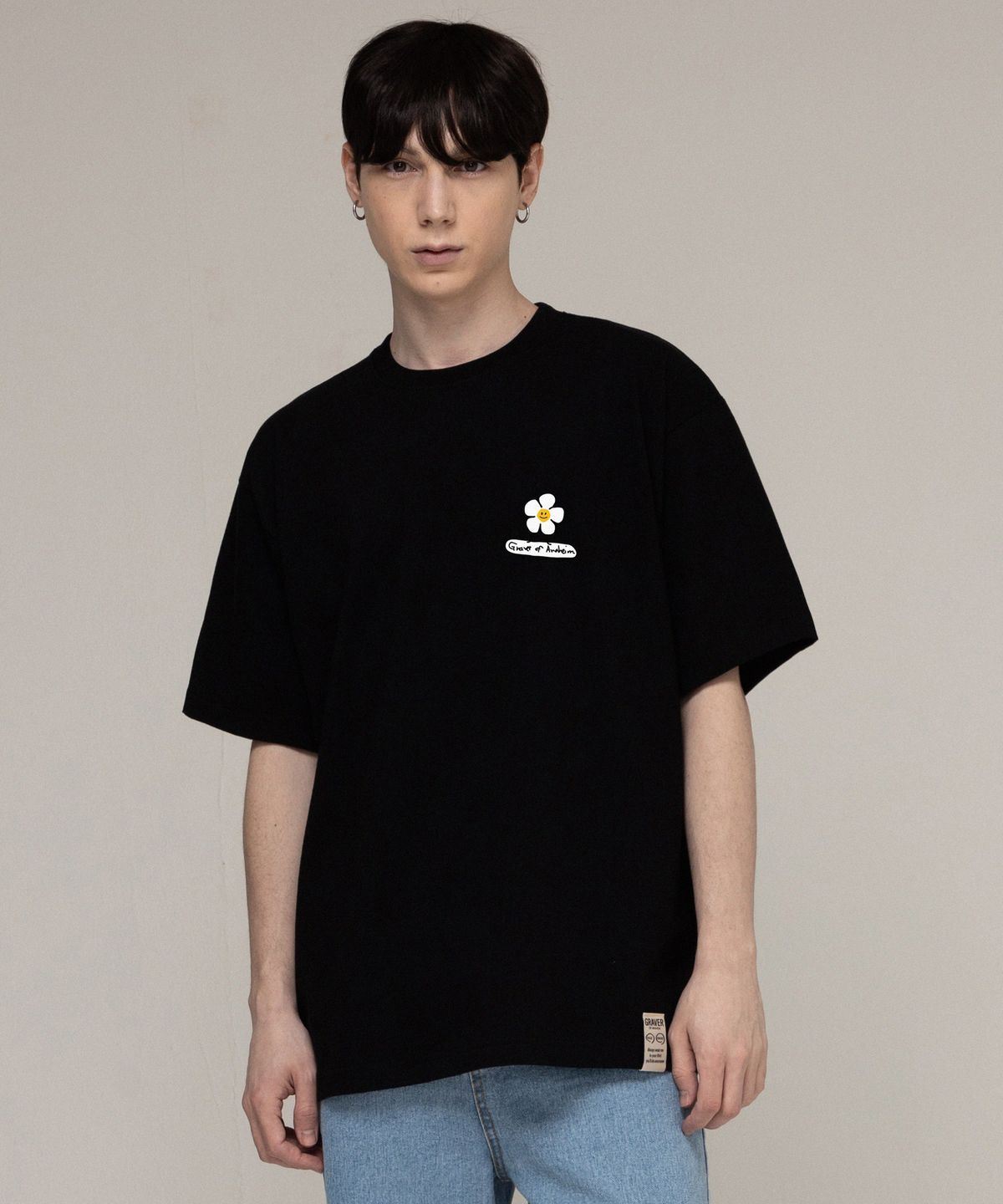 그레이버(GRAVER) [UNISEX]플라워보드 반팔티_블랙