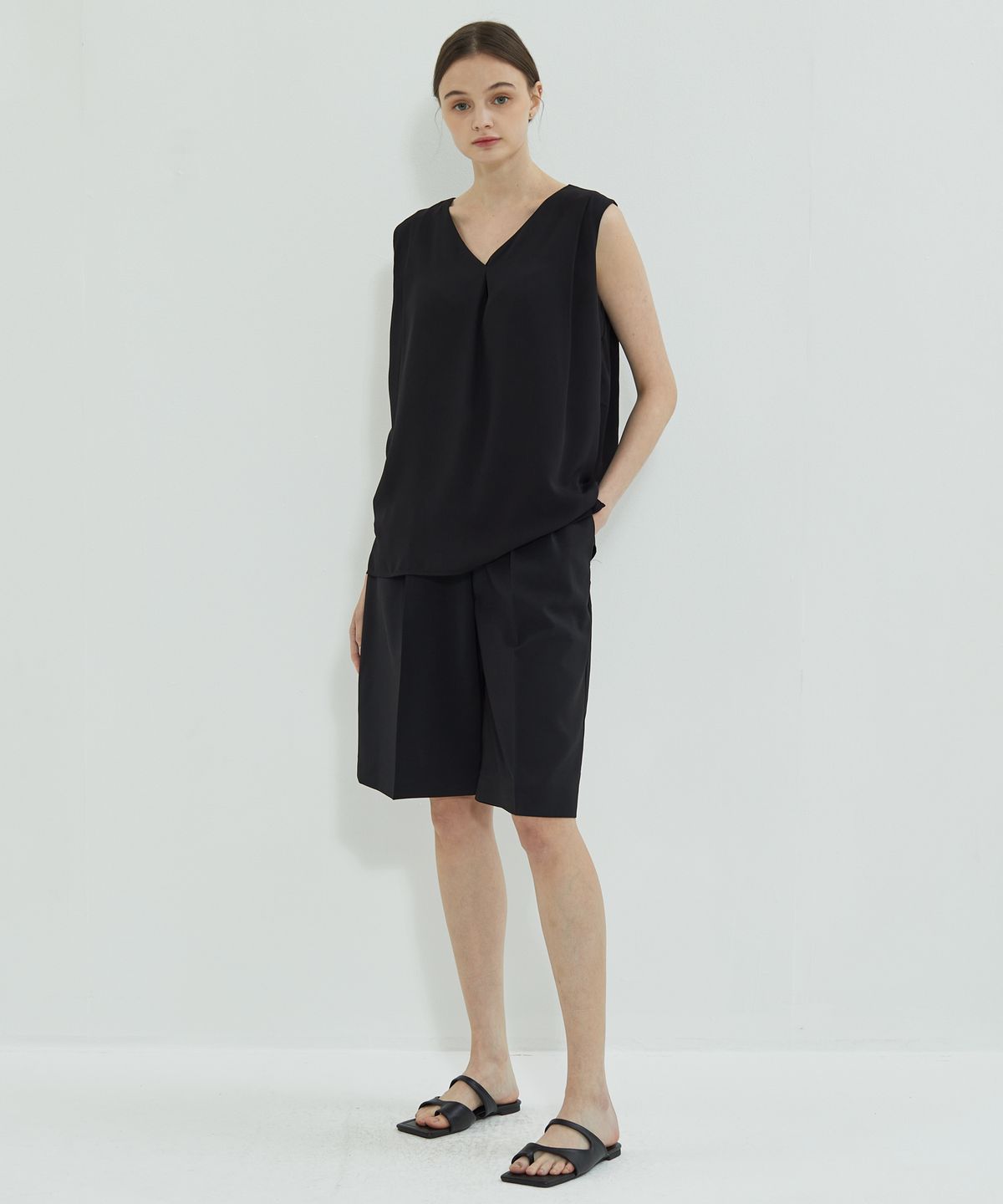 마나비스세븐(MANAVIS7) Pintuck Double Layer Blouse Black