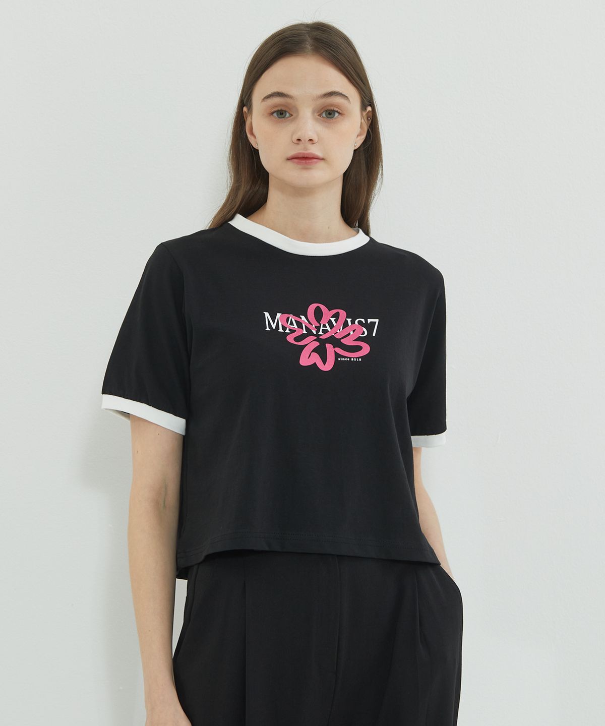 마나비스세븐(MANAVIS7) Clover Coloring Line T-shirt Black