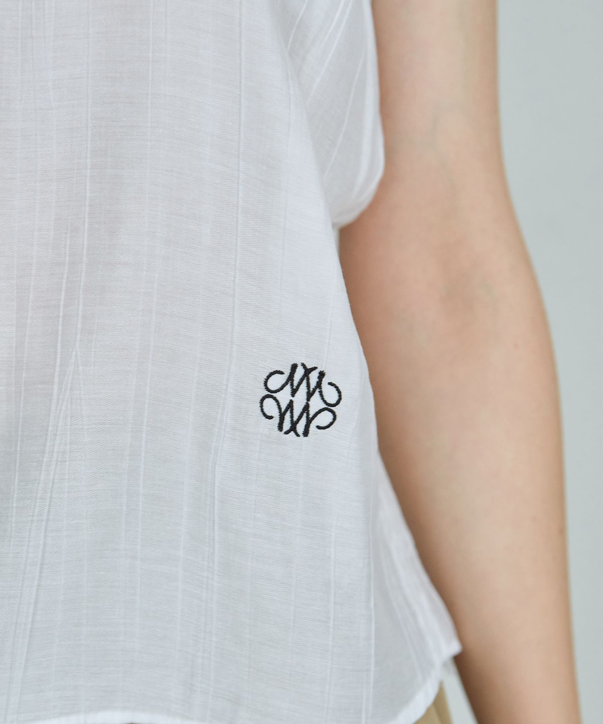 닉앤니콜(NICK&NICOLE) SEMI SATIN SLEEVELESS_WHITE