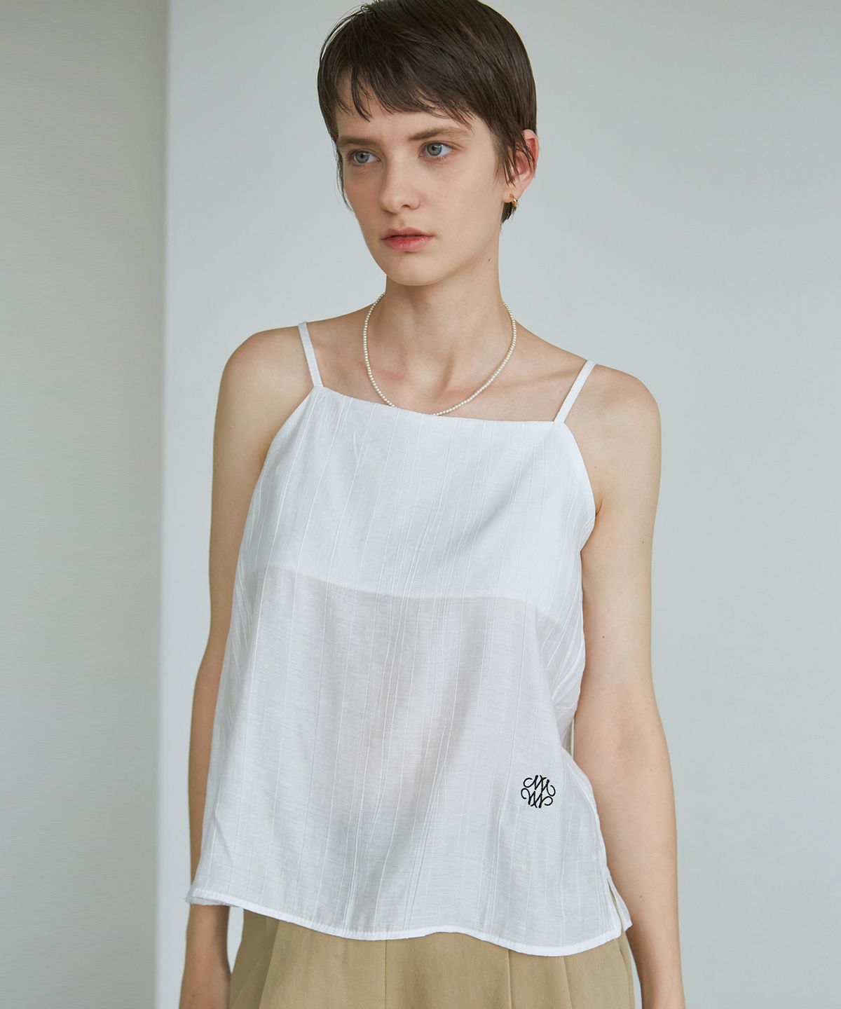 닉앤니콜(NICK&NICOLE) SEMI SATIN SLEEVELESS_WHITE