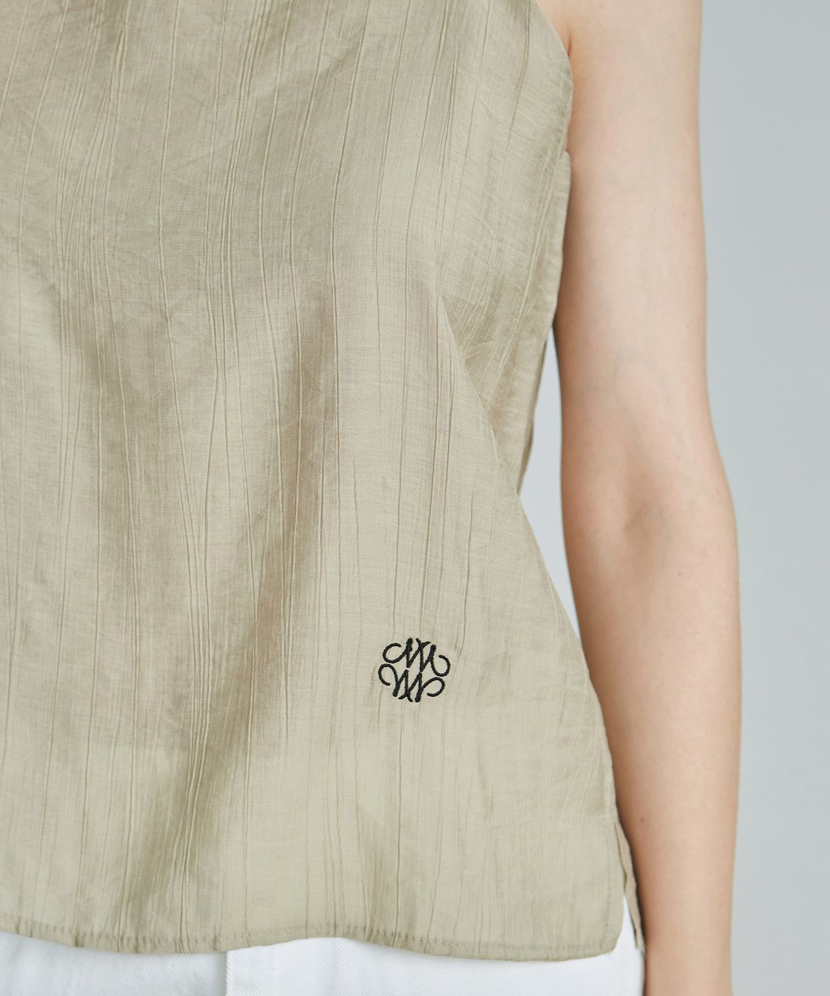 닉앤니콜(NICK&NICOLE) SEMI SATIN SLEEVELESS_BEIGE