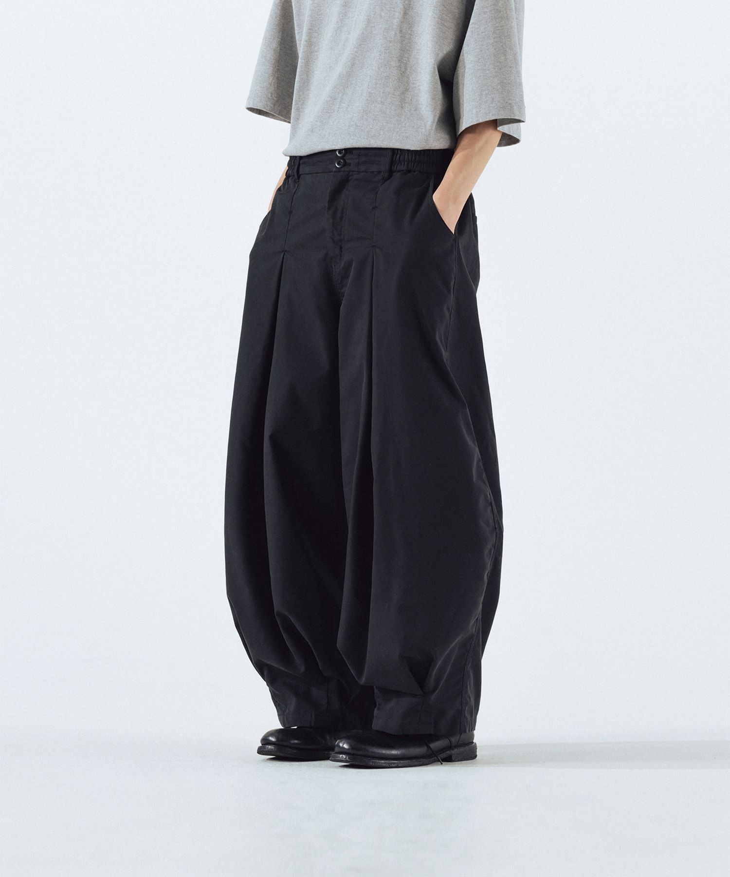 MUSINSA | ANGLAN Unbalance Long Tuck Balloon Pants - Black