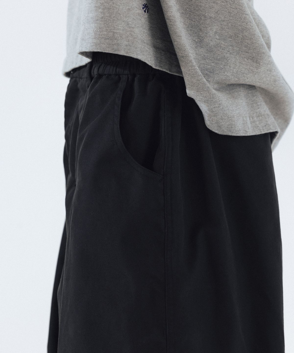 앵글런(ANGLAN) Unbalance Long Tuck Balloon Pants - Black