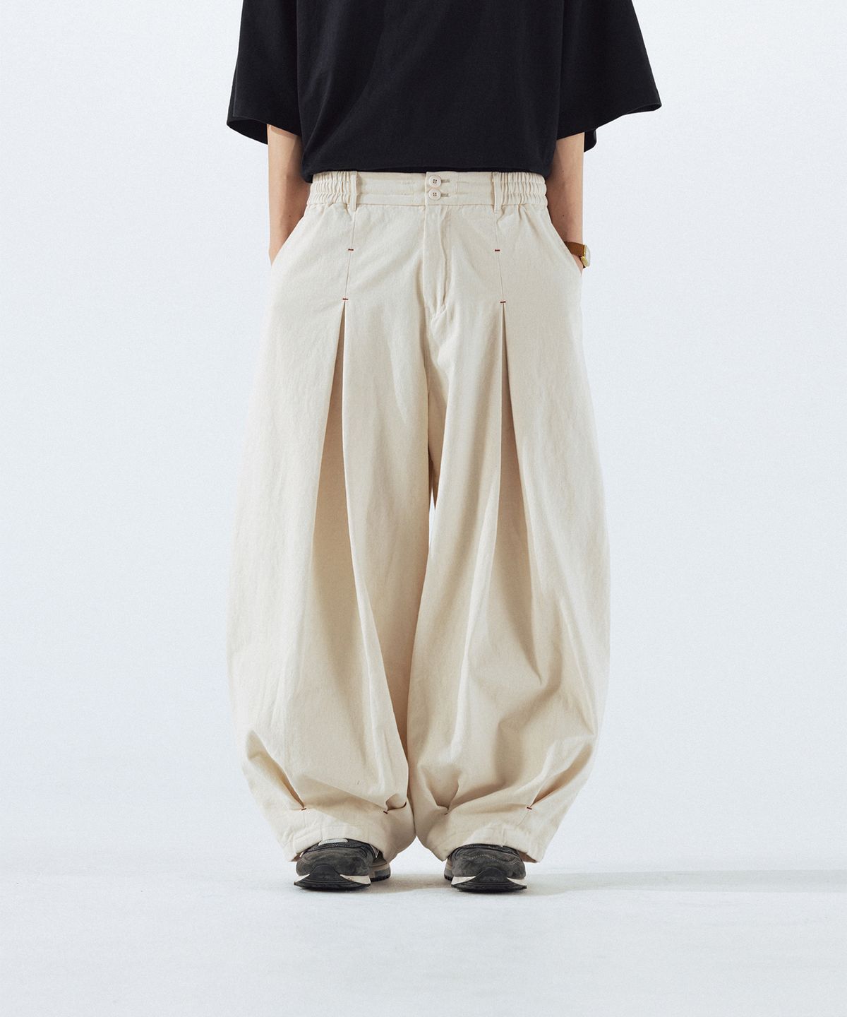 앵글런(ANGLAN) Unbalance Long Tuck Balloon Pants - Ivory