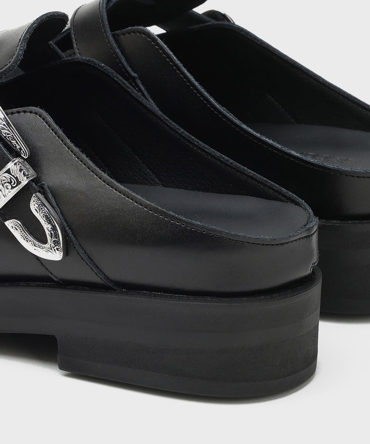 피렌체 아뜨리에(FIRENZE ATELIER) [SECOND.A] 엔틱버클 6CM 벌룬 블로퍼 2NDS090B [BLACK]