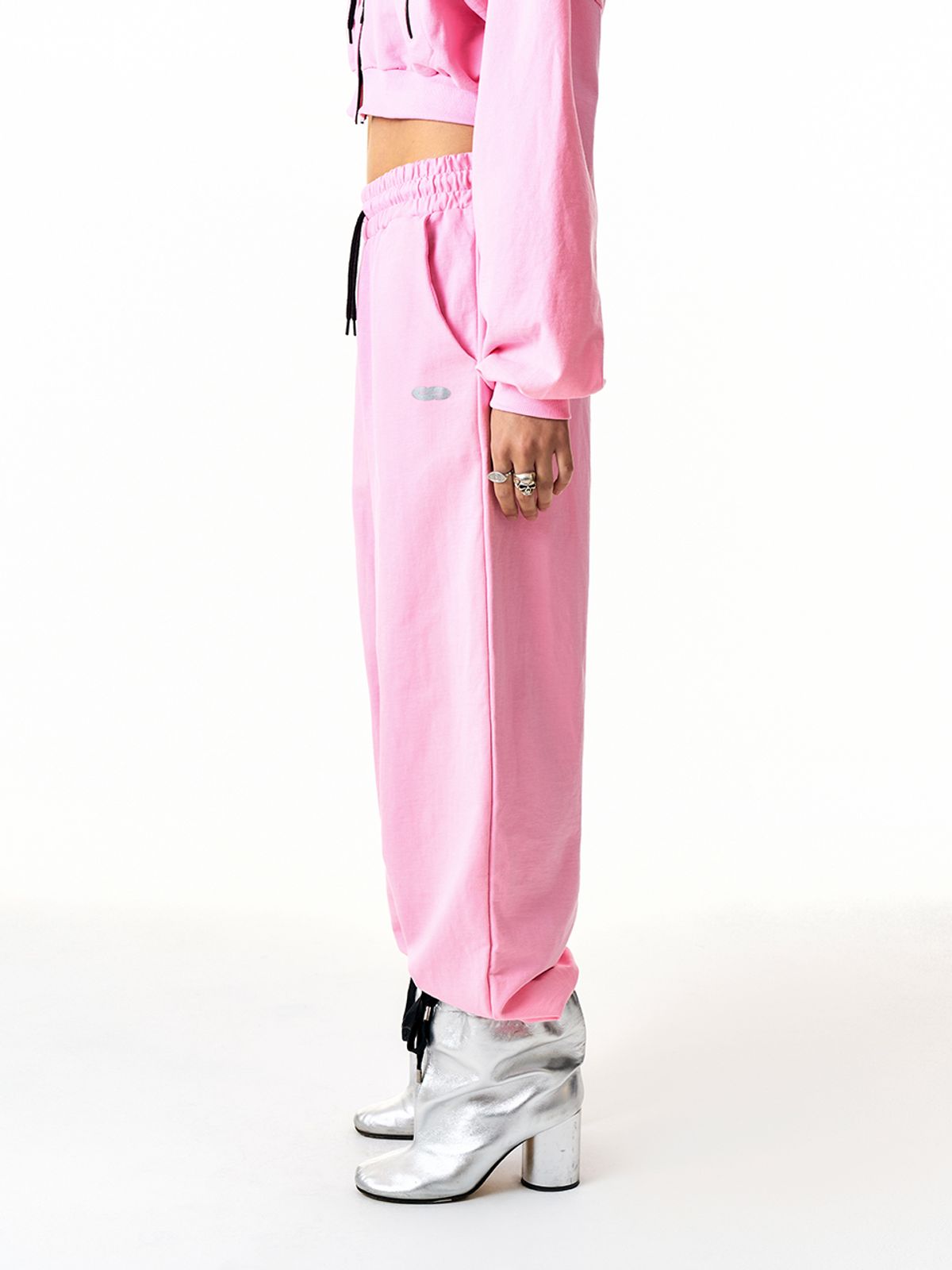 와이이이엘(YEEL) Chain Logo Jogger Pants Pink