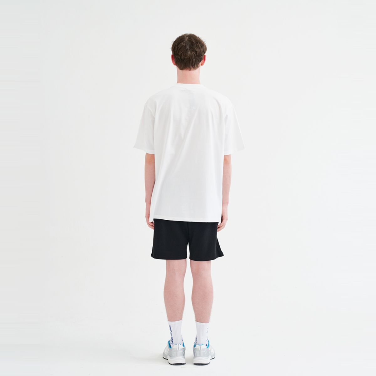 코드아이엠(CODE I'M) 오피셜 아트워크 프린팅 오버핏 반팔티 화이트