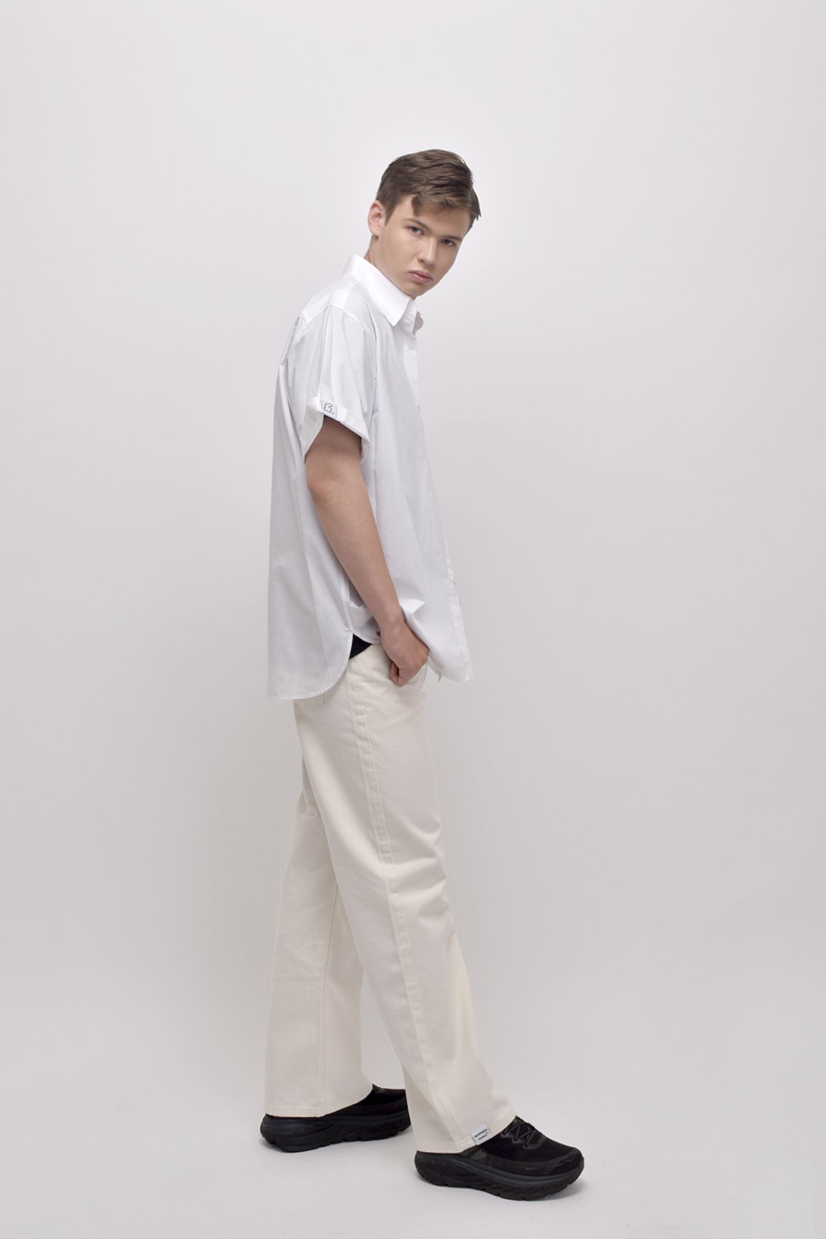 어퍼스트로피 콤마(APOSTROPHE COMMA) [unisex] 리버시블 포인트 라벨  코튼 와이드 팬츠 (크림화이트)