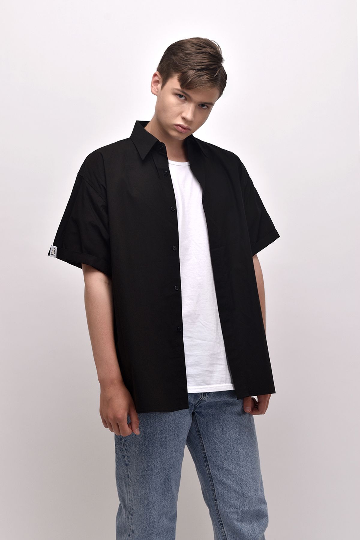 어퍼스트로피 콤마(APOSTROPHE COMMA) [unisex] 슬리브 포인트 히든 오버 반팔 셔츠(블랙)