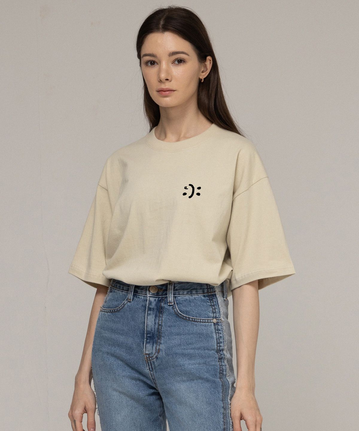 그레이버(GRAVER) [UNISEX]스몰 더블 드로잉스마일 반팔티_샌드베이지