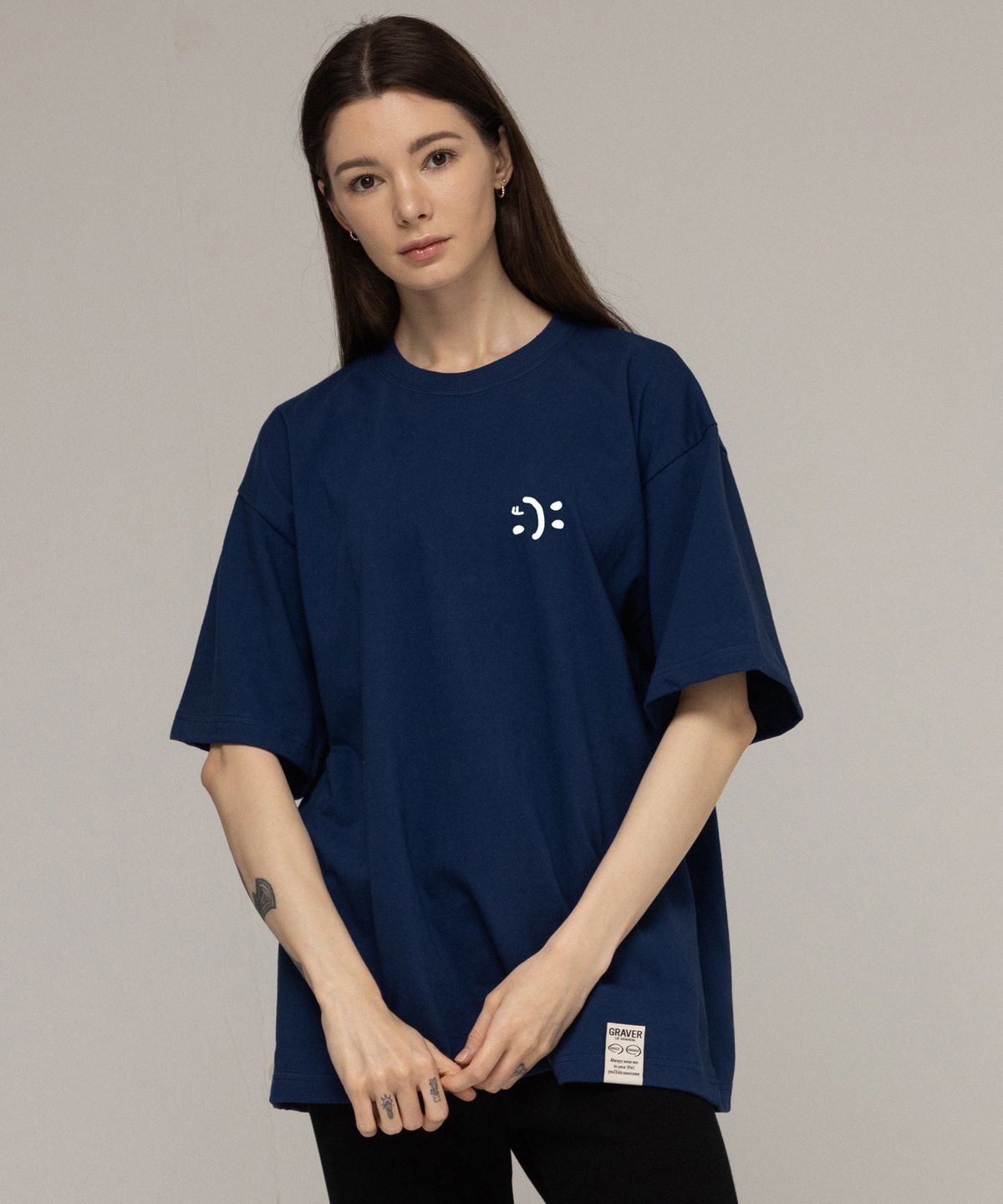 그레이버(GRAVER) [UNISEX]스몰 더블 드로잉스마일 반팔티_네이비
