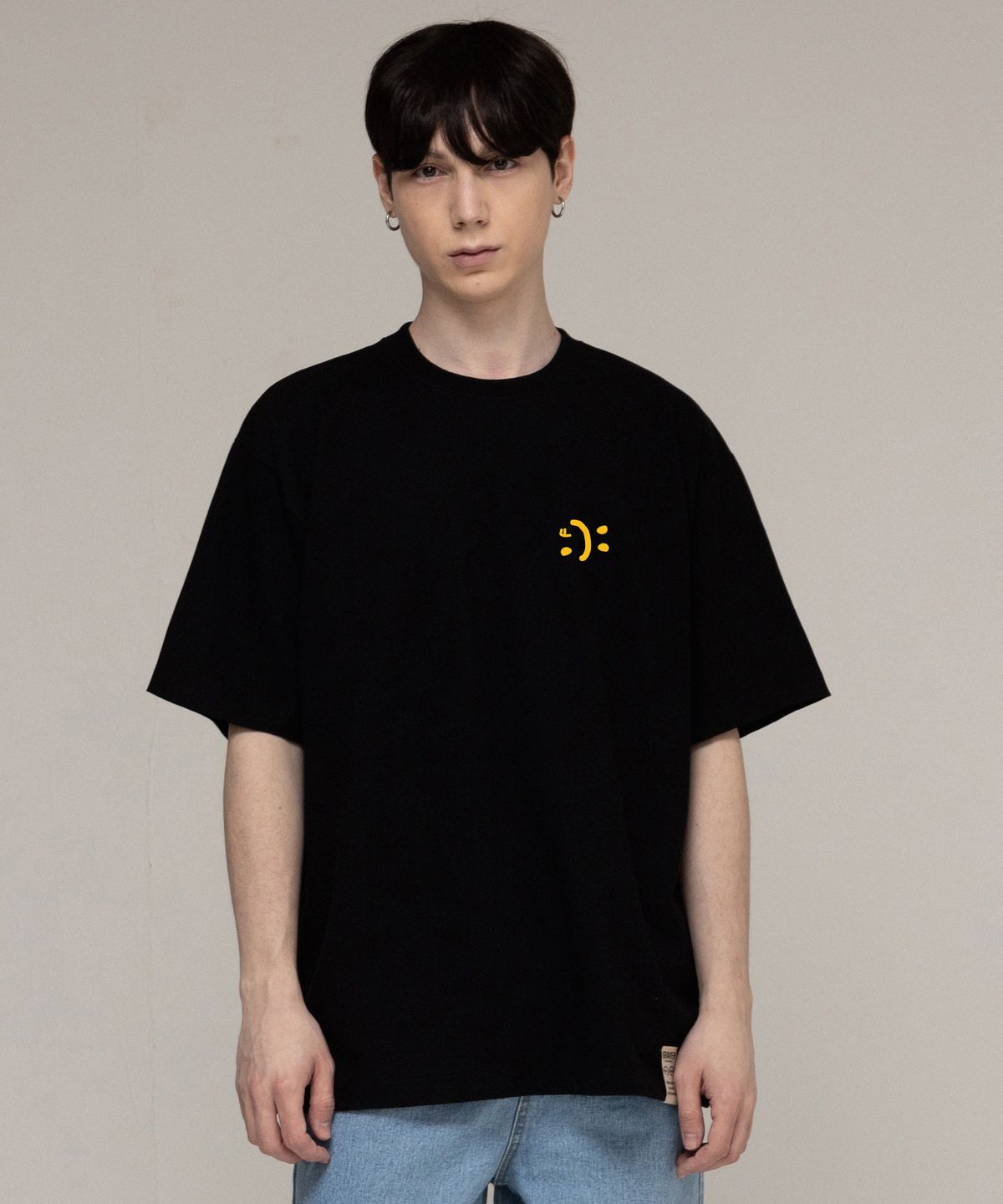 그레이버(GRAVER) [UNISEX]스몰 더블 드로잉스마일 반팔티_블랙