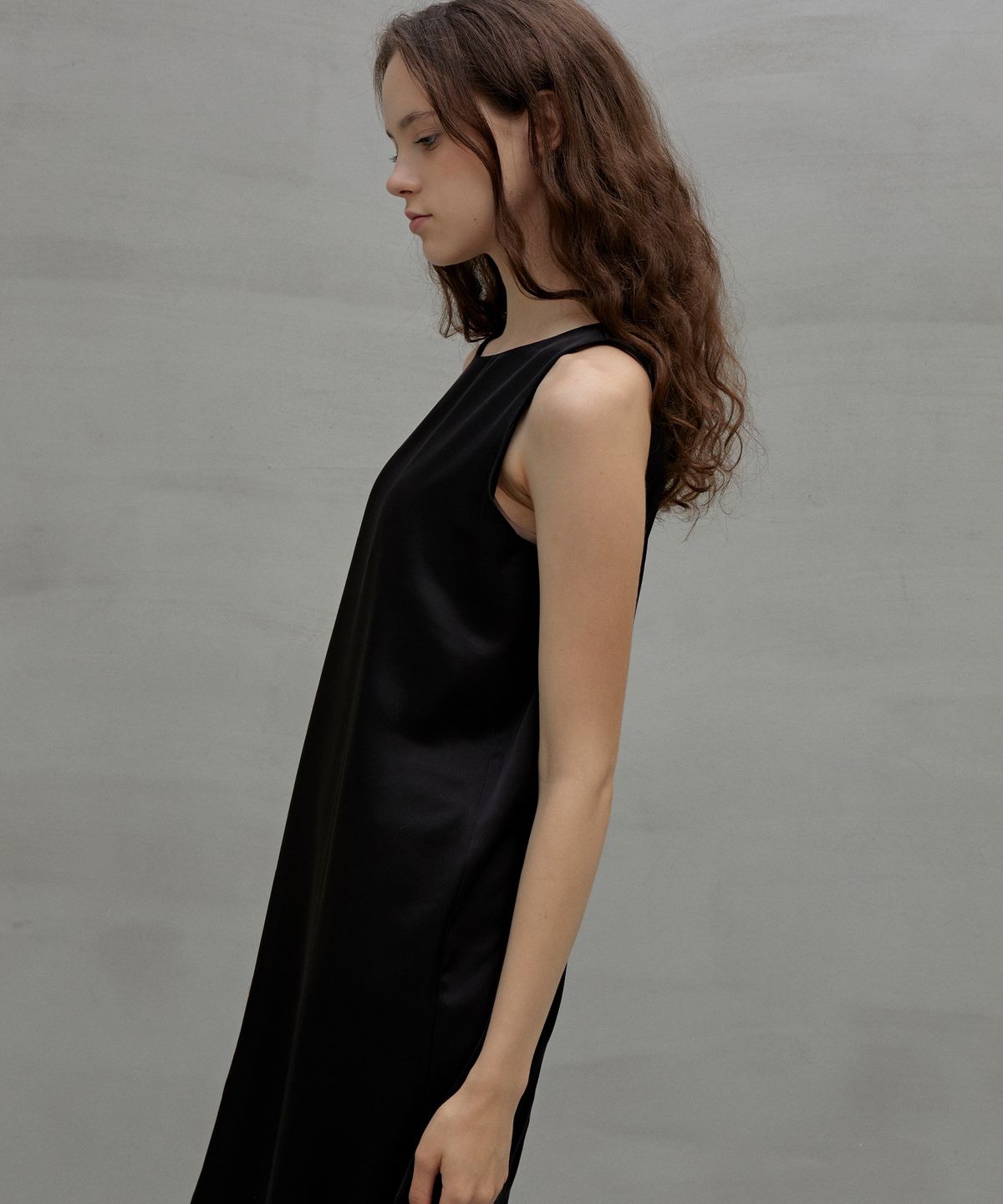 랭5(LANG5) [BRYN] LONG SLIT ONE-PIECE [브린] 롱 슬릿 원피스