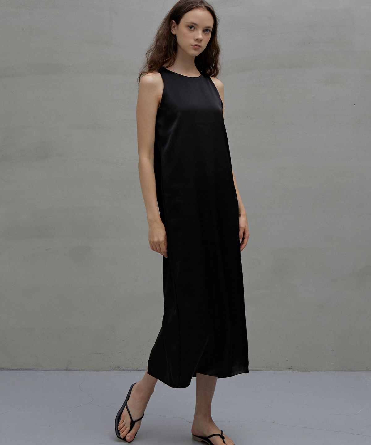 랭5(LANG5) [BRYN] LONG SLIT ONE-PIECE [브린] 롱 슬릿 원피스