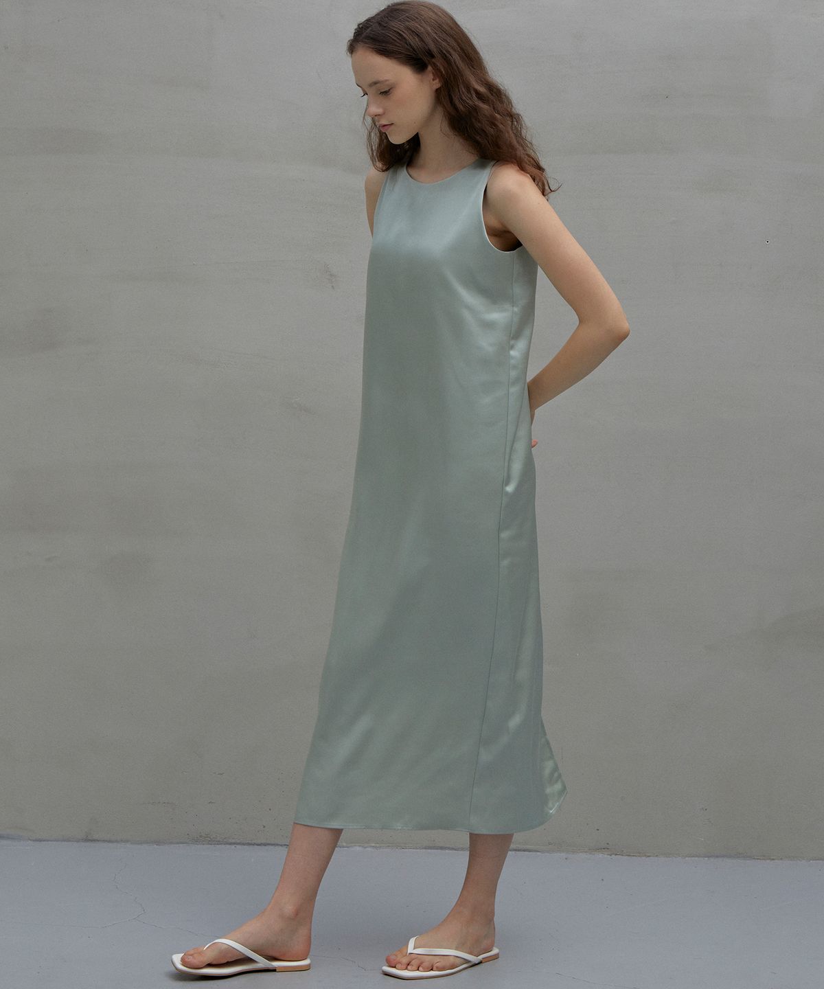 랭5(LANG5) [BRYN] LONG SLIT ONE-PIECE [브린] 롱 슬릿 원피스