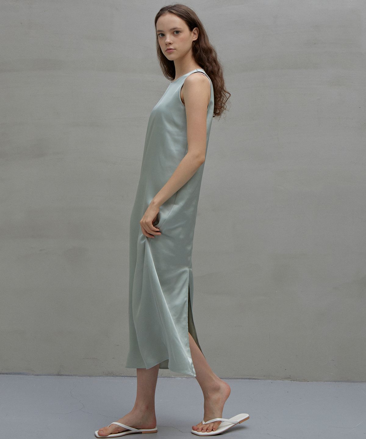 랭5(LANG5) [BRYN] LONG SLIT ONE-PIECE [브린] 롱 슬릿 원피스