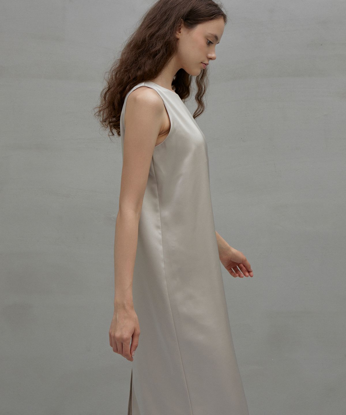 랭5(LANG5) [BRYN] LONG SLIT ONE-PIECE [브린] 롱 슬릿 원피스