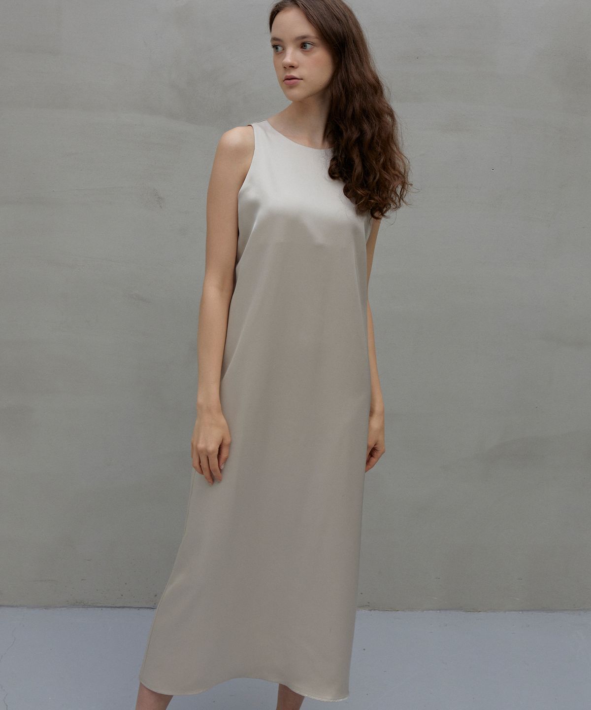 랭5(LANG5) [BRYN] LONG SLIT ONE-PIECE [브린] 롱 슬릿 원피스