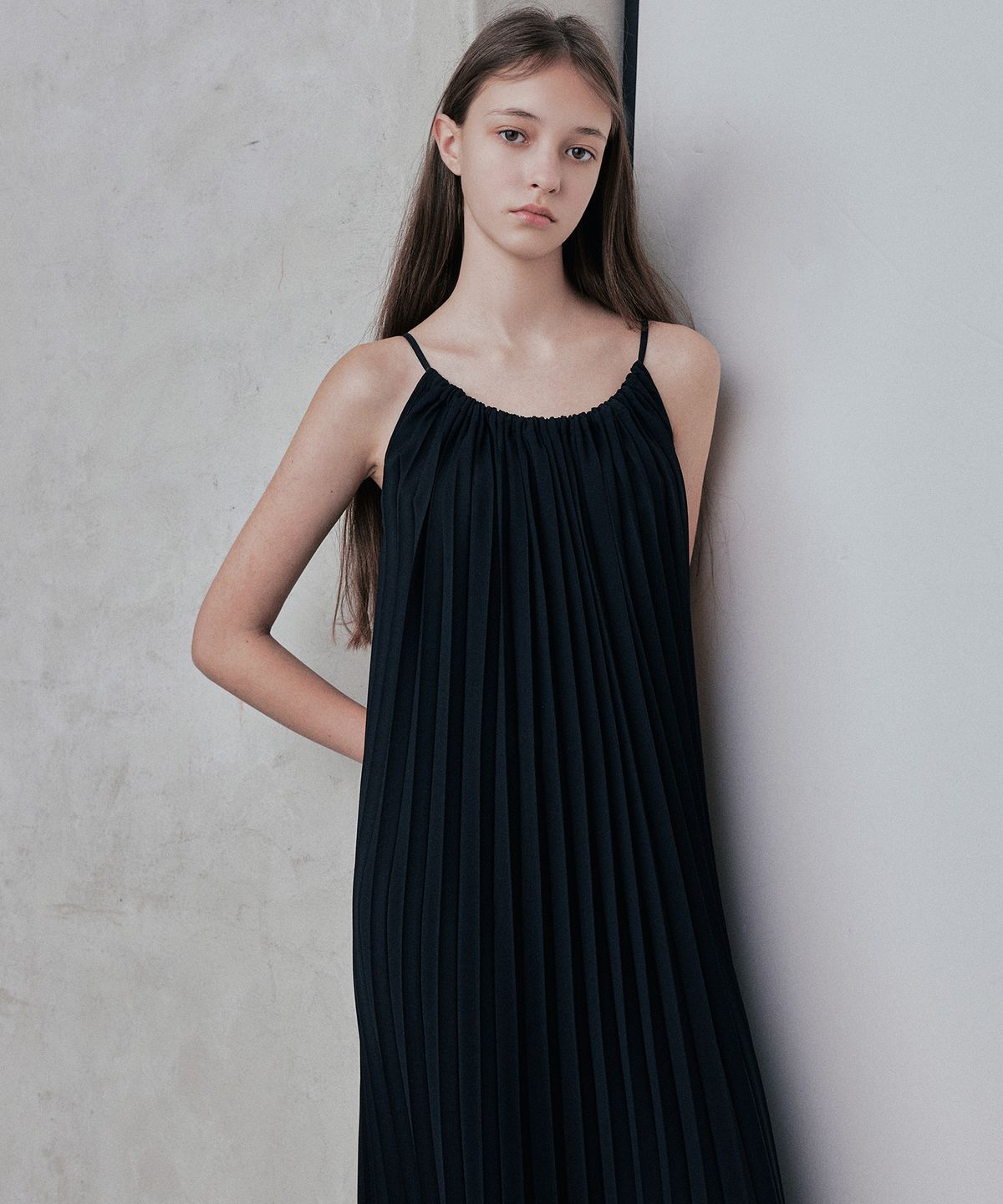 랭5(LANG5) [NELLIE] PLEATS ONE-PIECE [넬리] 플리츠 원피스