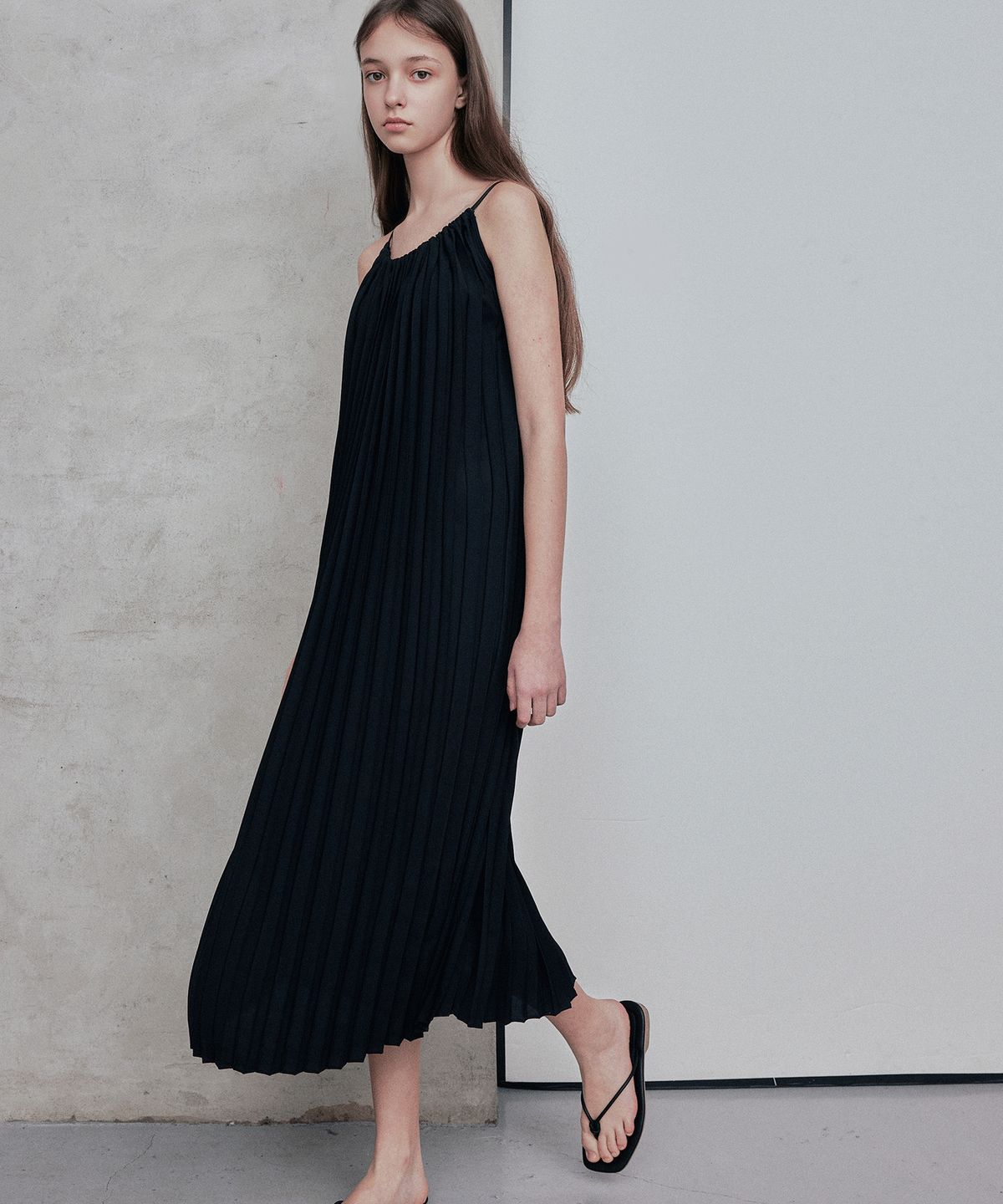 랭5(LANG5) [NELLIE] PLEATS ONE-PIECE [넬리] 플리츠 원피스