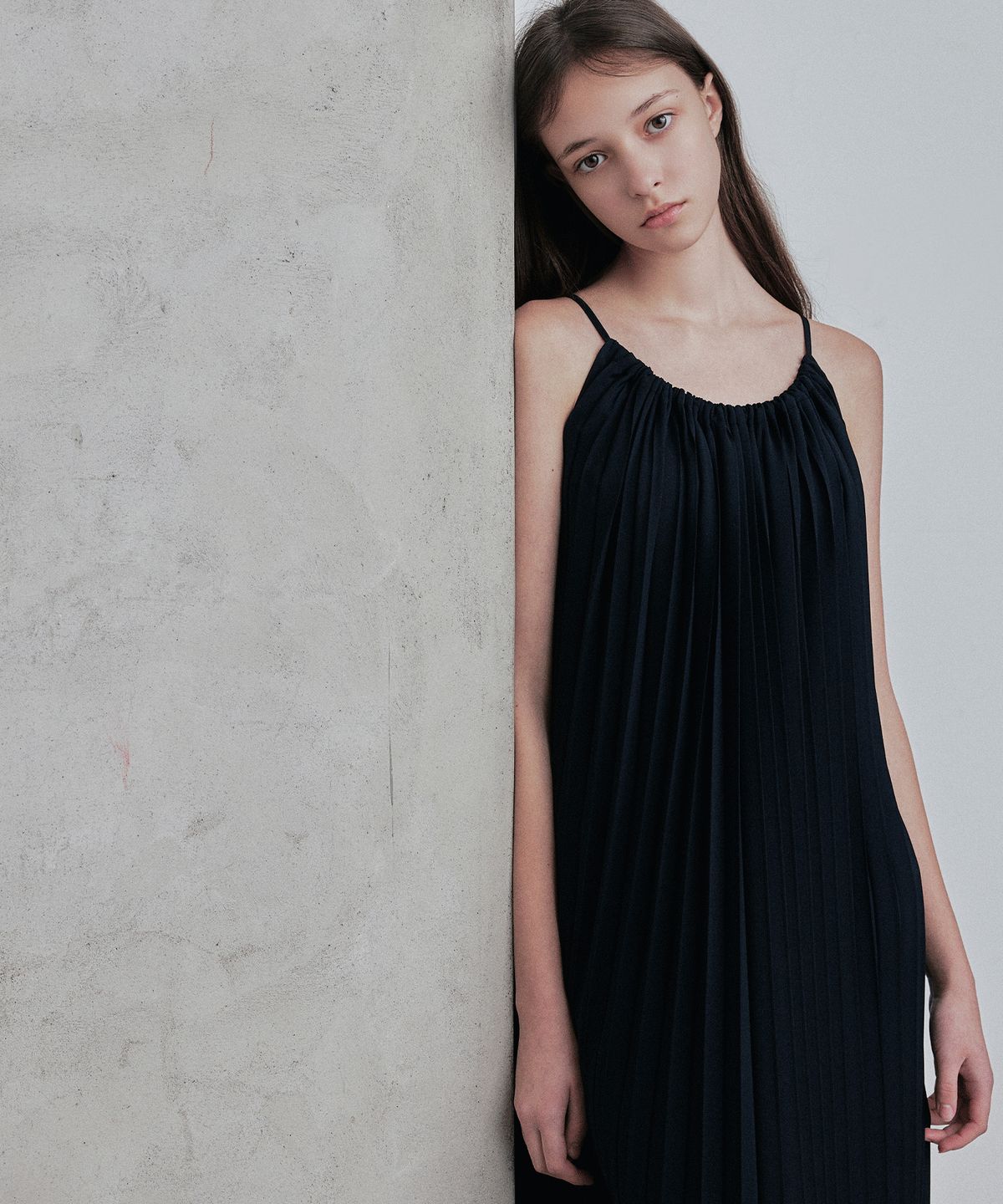 랭5(LANG5) [NELLIE] PLEATS ONE-PIECE [넬리] 플리츠 원피스