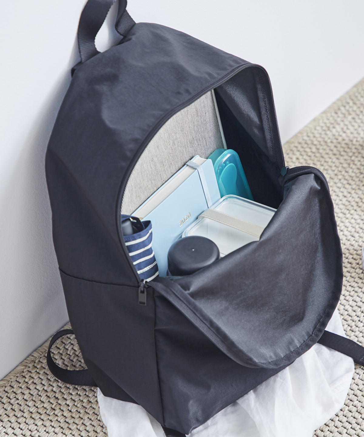 아이띵소(ITHINKSO) BLACK POCKETABLE DAYPACK