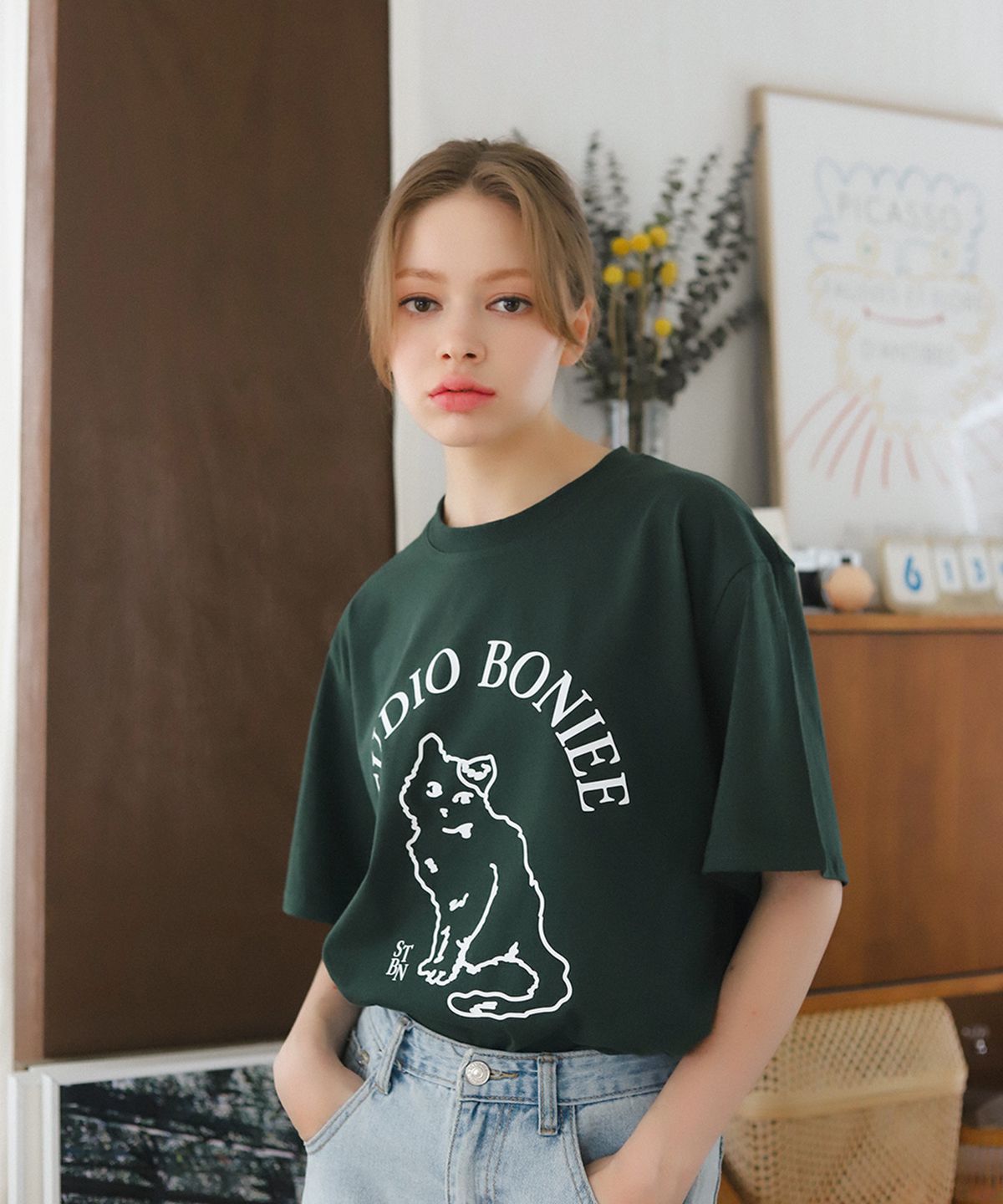 보늬(BONIEE) 캣 심볼(Cat Symbol) 그래픽 루즈 티셔츠 그린