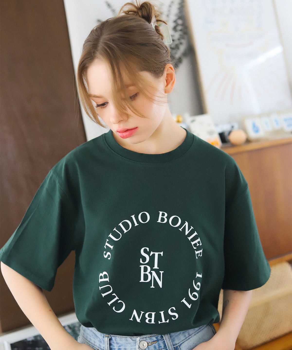 보늬(BONIEE) 써클 라운드(Circle Round) 그래픽 루즈 티셔츠 그린