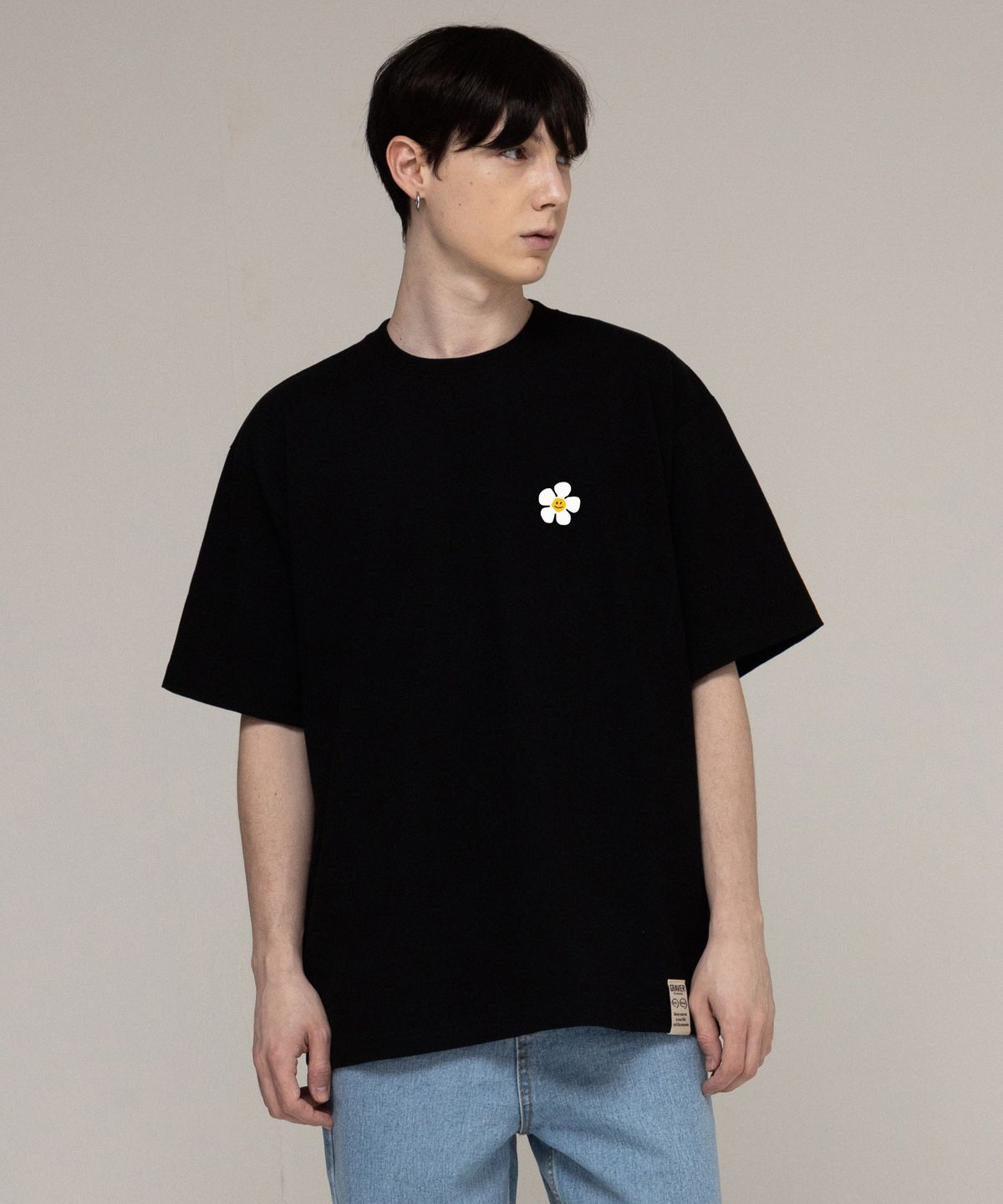 그레이버(GRAVER) [UNISEX]드로잉플라워 백로고 반팔티_블랙