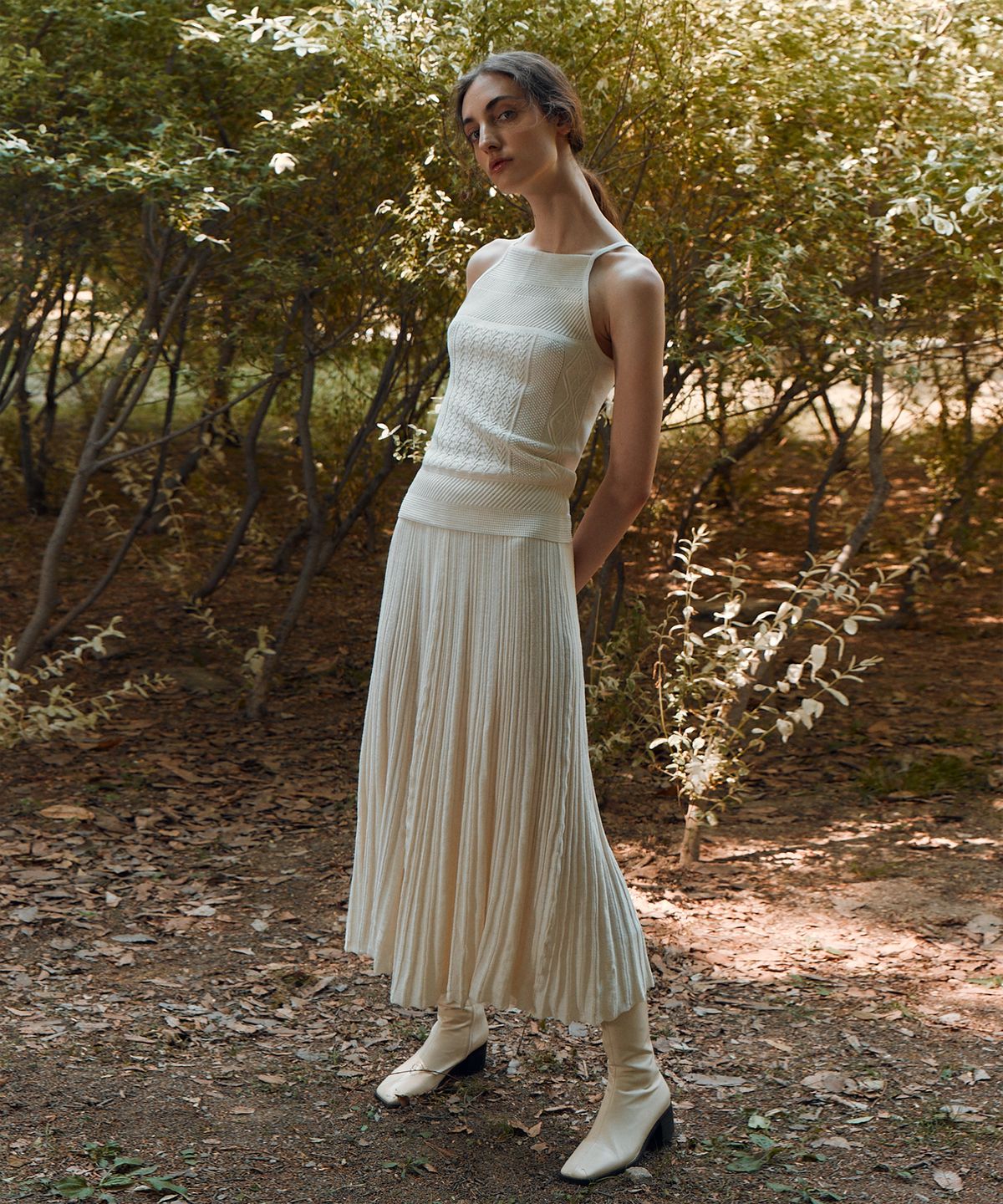 리이(RE RHEE) KNITTED PLEATS MIDI SKIRT CREAM