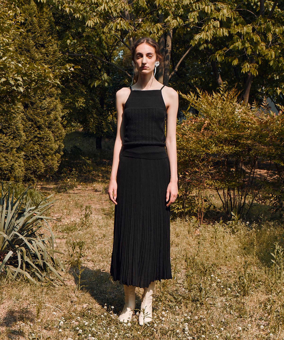 리이(RE RHEE) HALTER NECK KNITTED TOP BLACK