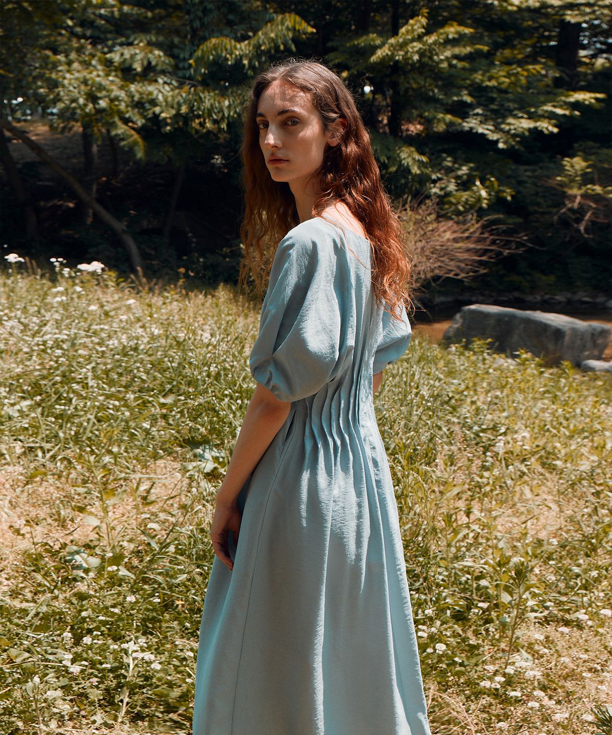 리이(RE RHEE) PINTUCK DETAILED PUFF SLEEVED MIDI DRESS ICE BERG