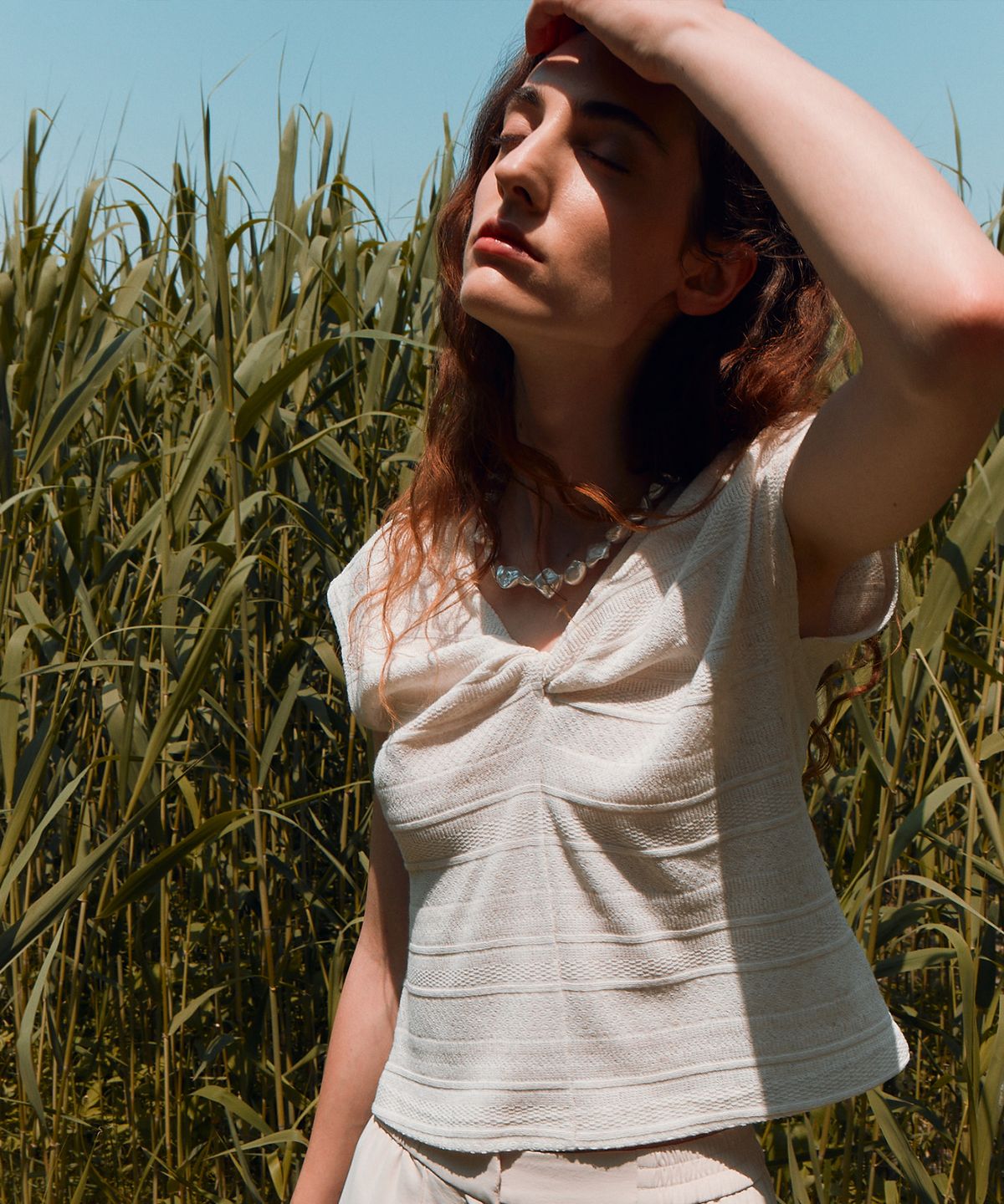 리이(RE RHEE) TWIST FRONT CROCHETED TOP