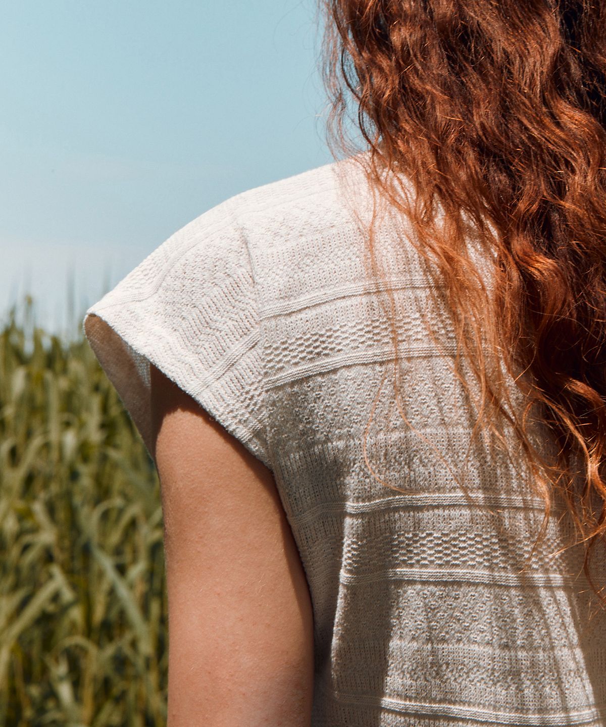 리이(RE RHEE) TWIST FRONT CROCHETED TOP