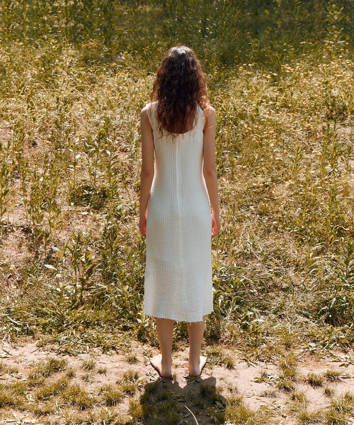 리이(RE RHEE) RAW HEM SQUARE-NECK MIDI DRESS