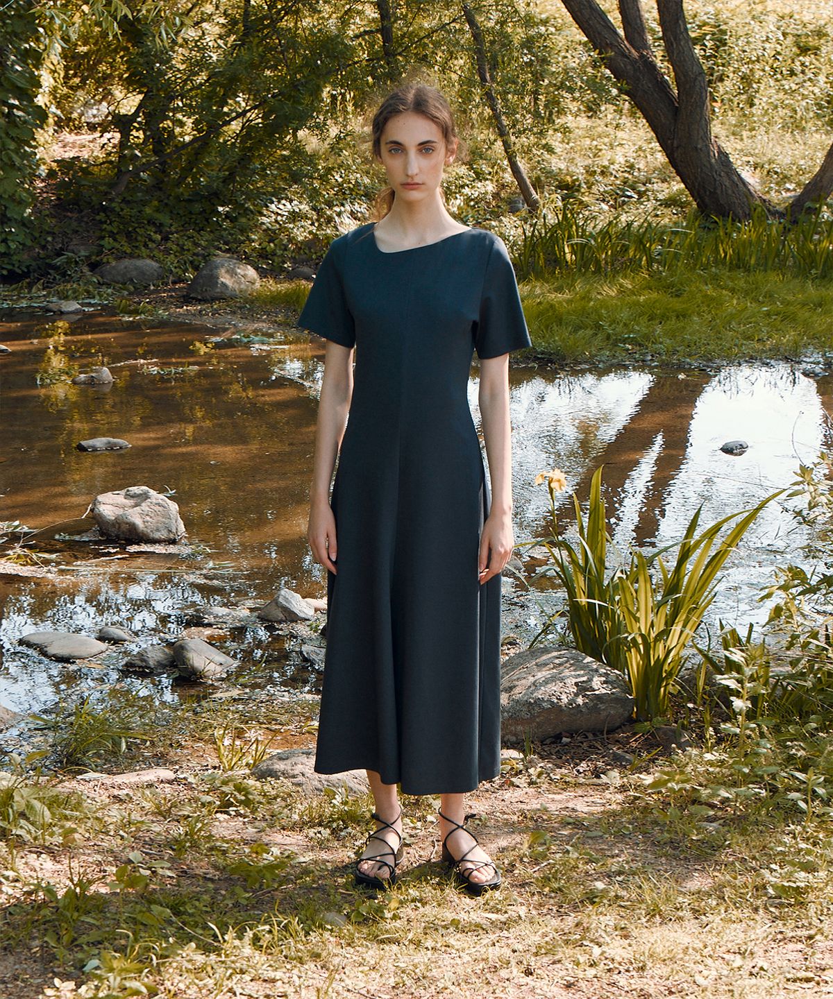 리이(RE RHEE) ASYMMETRIC FLARED MIDI DRESS