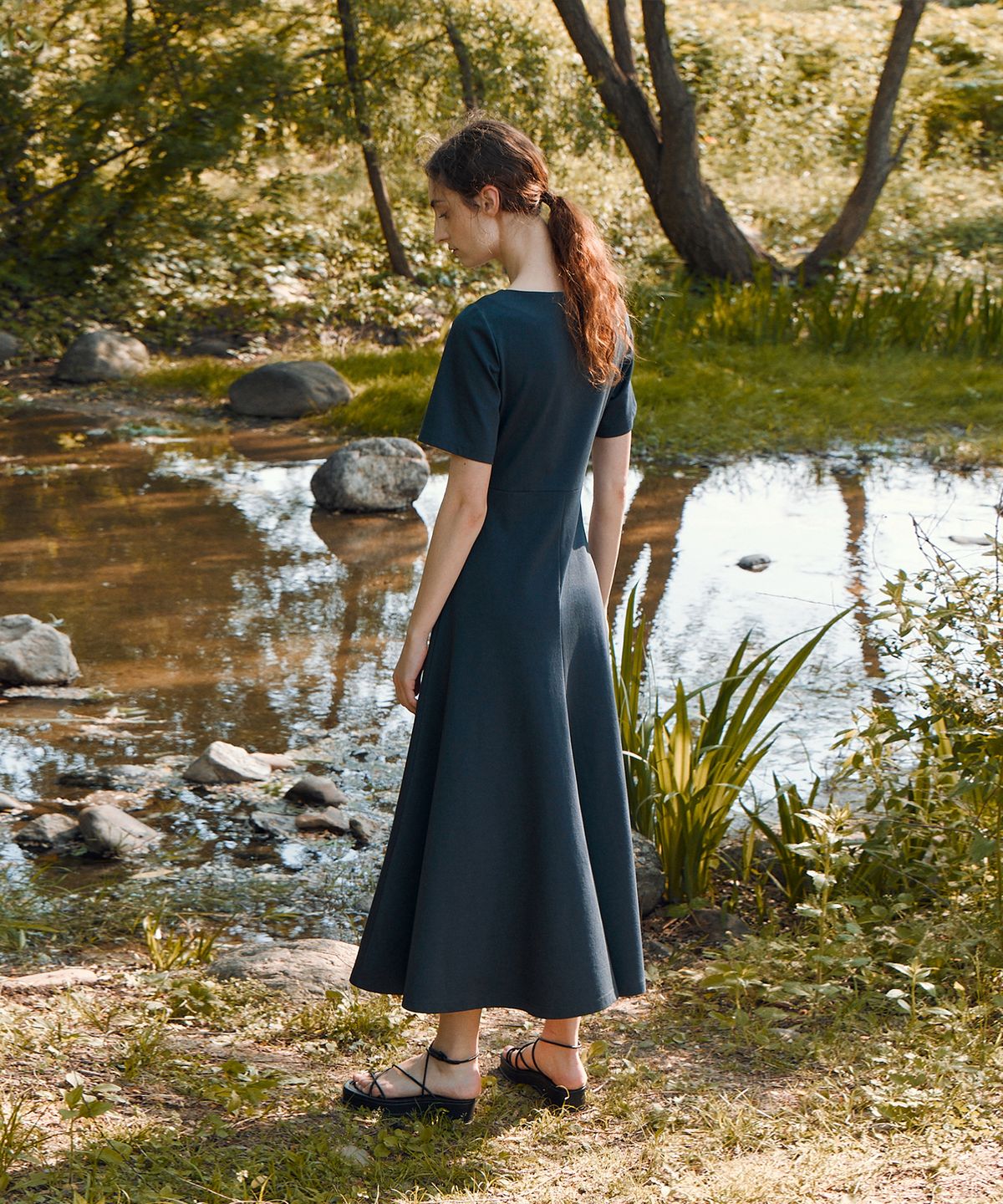 리이(RE RHEE) ASYMMETRIC FLARED MIDI DRESS