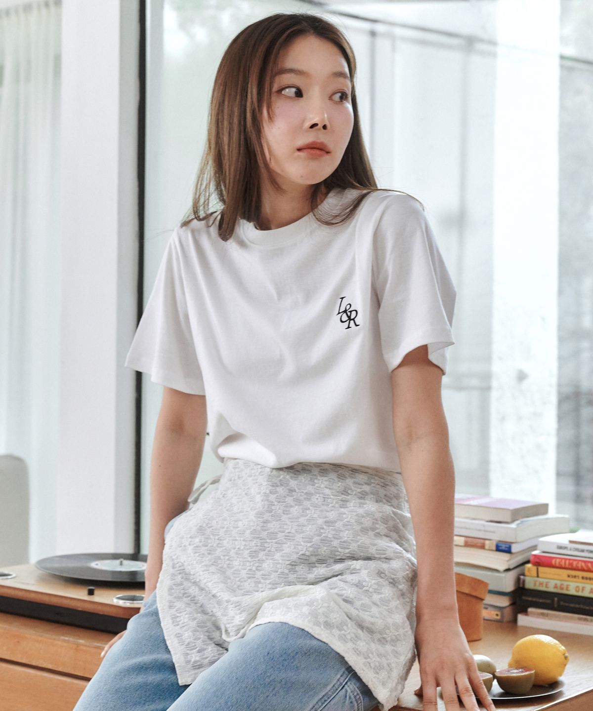 로시로우(LOSSYROW) Signature Logo Half-Sleeve T-shirt  [white]