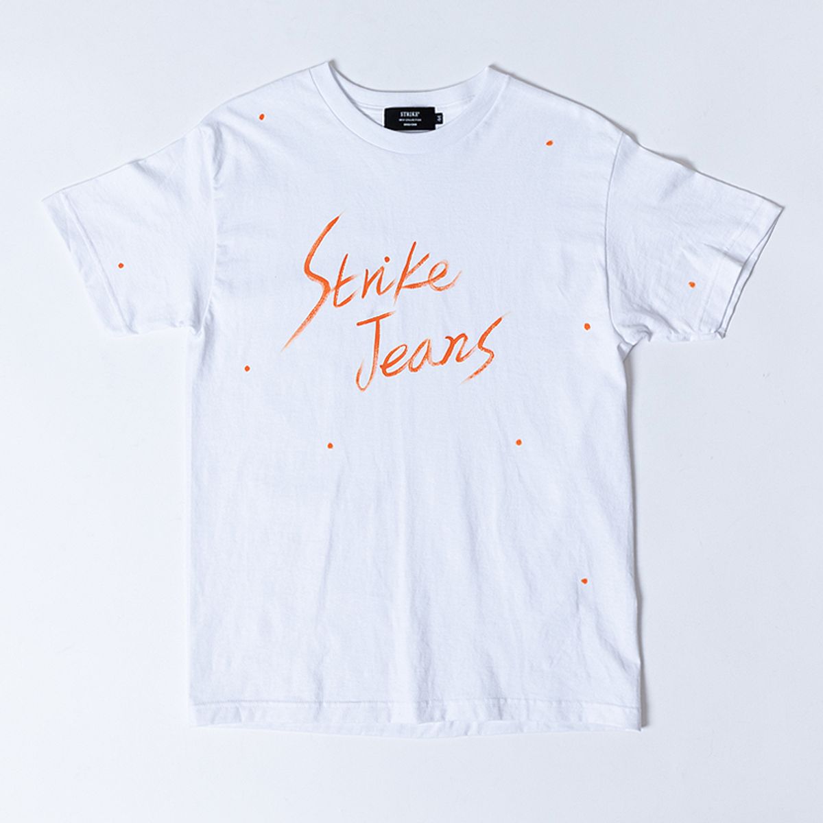 스트라이크(STRIKE) 레터링 도트 오버핏 티셔츠 (WHITE-ORANGE)