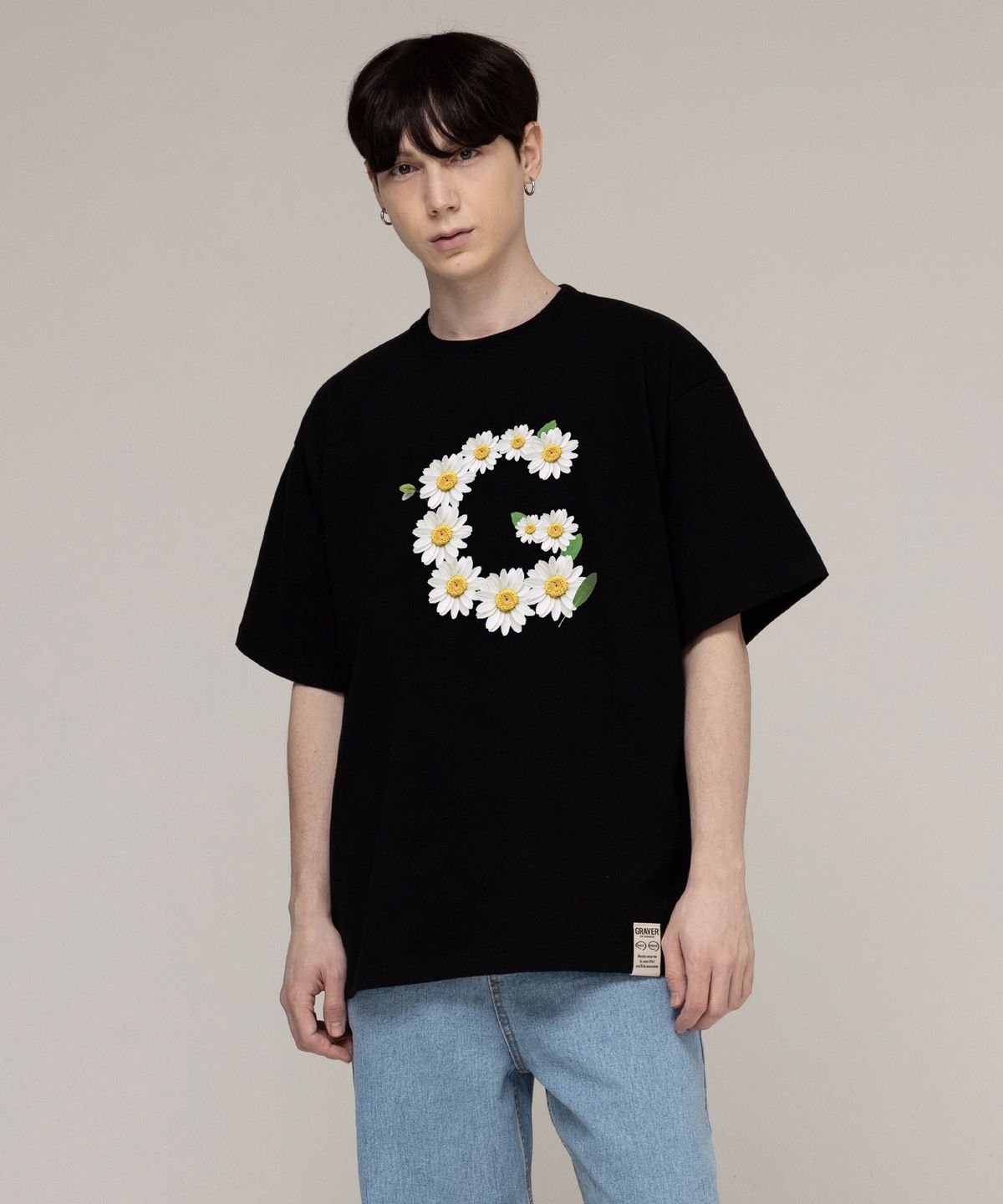 그레이버(GRAVER) [UNISEX]빅 G플라워 스마일 반팔티_블랙
